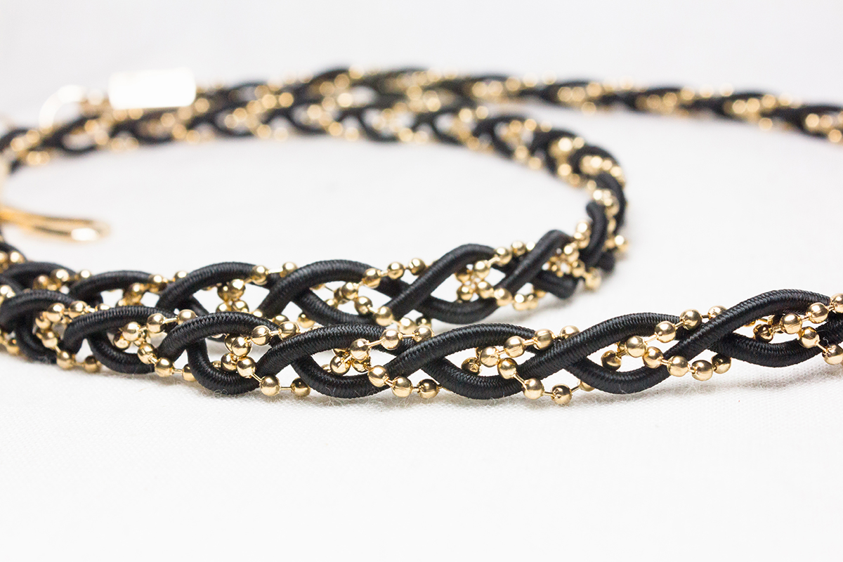 เข็มขัดปลายห้อย สายโซ่สีทองสวย สายในดำ