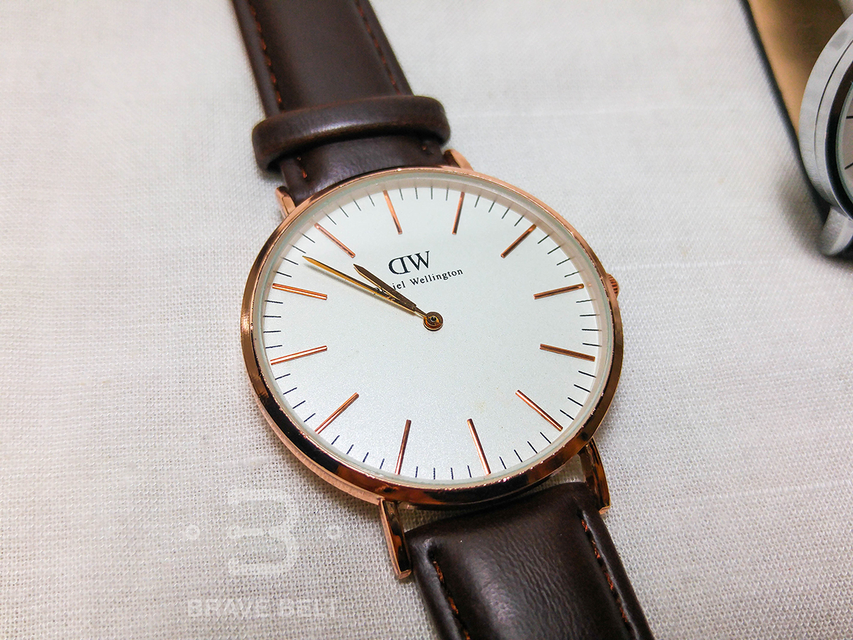 นาฬิกาวินเทจ Daniel Wellington สายหนังน้ำตาล เกรดพรีเมี่ยม