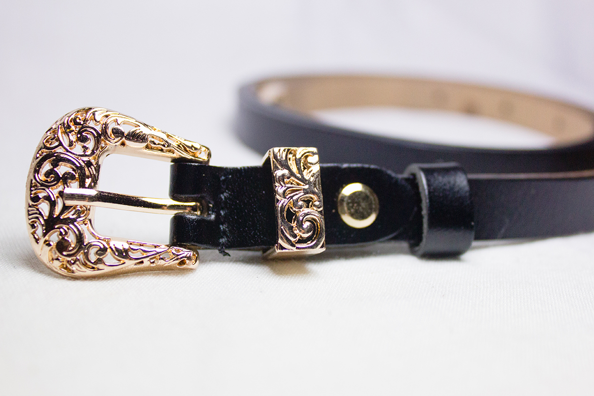 เข็มขัดวินเทจเส้นเล็ก หัวสีทองหนังสีดำ