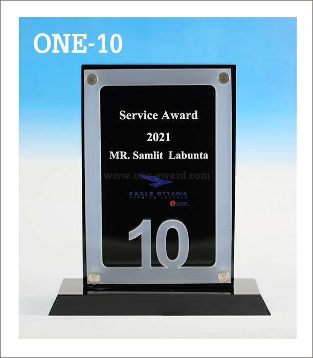 Code: ONE-10 โล่อะคริลิค ความสูงตัวโล่ 6-8นิ้ว ความหนาอะคริลิคตัวโล่ 15 มม. พร้อมเลเซอร์ข้อความและโลโก้ ลงสีได้ไม่เกิน 2 สี ***ราคาเริ่มต้นที่ 820 บาท (ความสูง 6 นิ้ว เมื่อสั่ง 5 ชิ้น+) ***