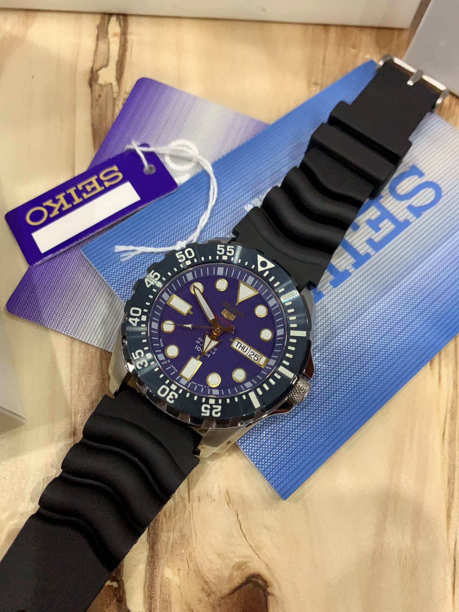 นาฬิกาผู้ชาย SEIKO 5 Sports Automatic Mirror Swiss