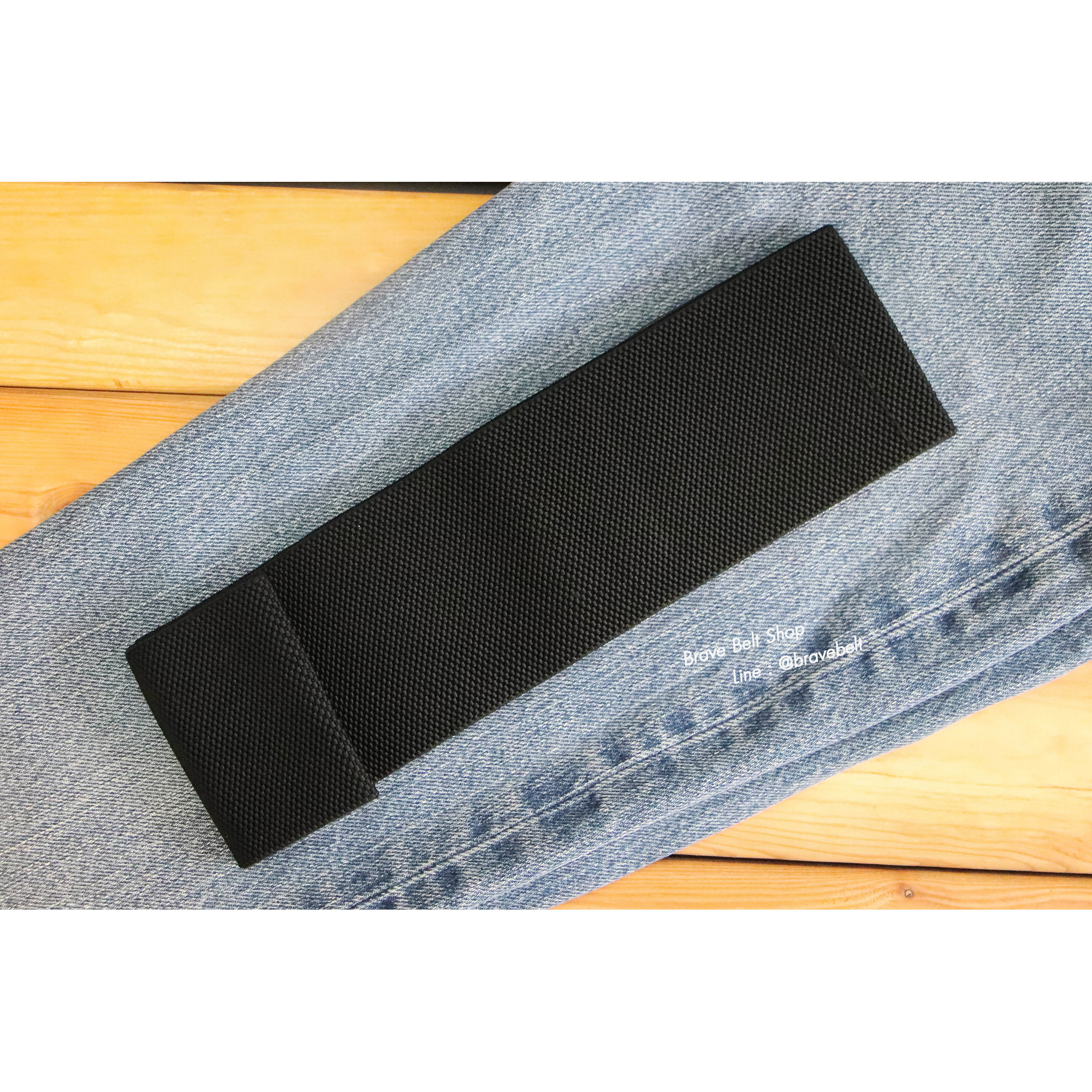 เข็มขัดยางยืดแบบผ้าสีดำสวย หนังสีดำหัวสีทอง