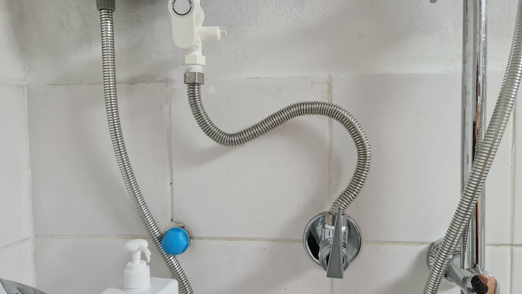 สายต่อสแตนเลส 304หรือสายต่อท่อน้ำดีแบบดัดท่อได้เกรดพรีเมี่ยมแท้ไม่เป็นสนิม ใช้ได้ทั้งน้ำร้อนและเย็น