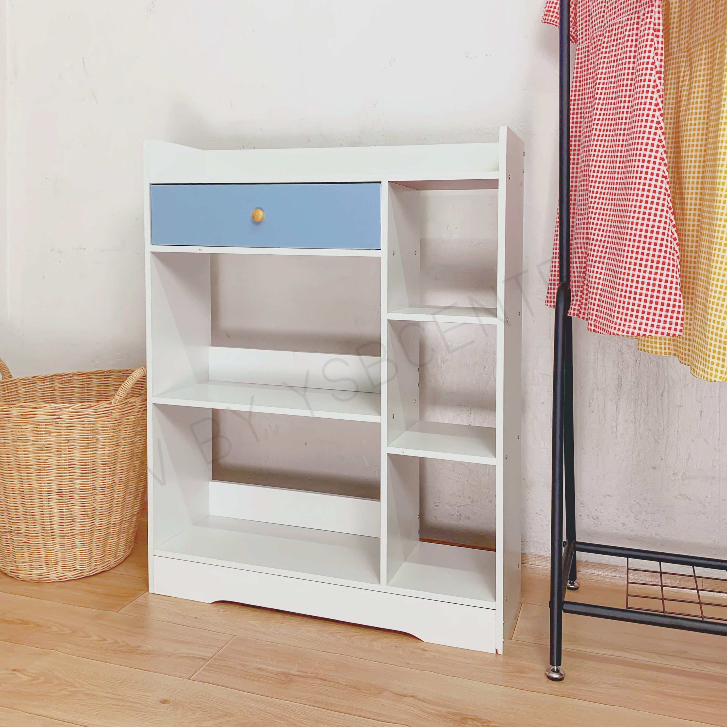 ชั้นวาง ชั้นวางหนังสือ ชั้นวางสไตล์มินิมอล ชั้นกว้างวางของได้เยอะ รับน้ำหนักได้ดี