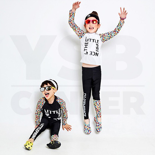 CASSA Set ชุดว่ายน้ำ ชาย หญิง ชุดว่ายน้ำเด็กแขนยาว ขายาว (สีดำลายกราฟิก) สำหรับเด็กสูง