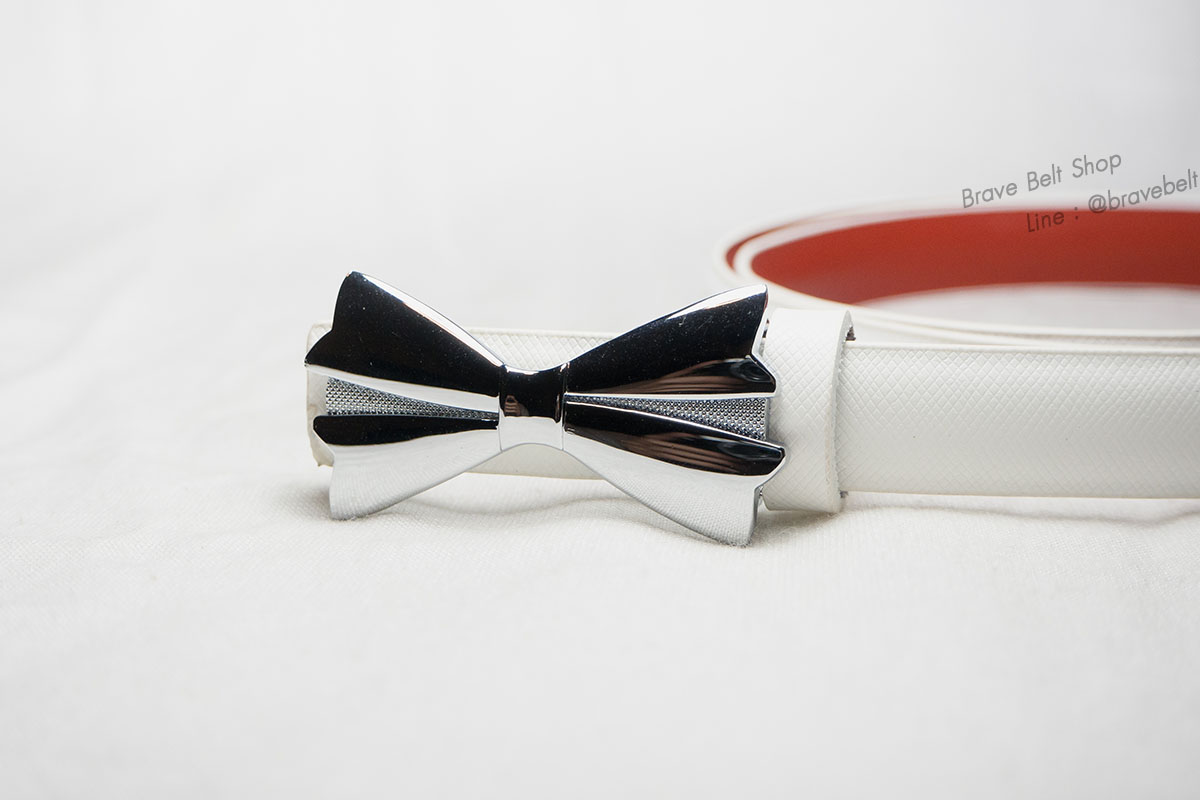 เข็มขัดหนังแท้รูปโบว์ สายเข็มขัดสีขาว หัวสีเงินสวย