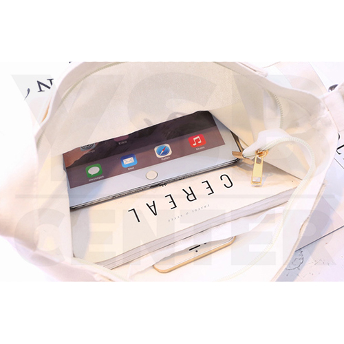 CASSA กระเป๋าผ้า กระเป๋าผ้าแคนวาส กระเป๋าสะพายข้าง Never Dreaming life Is Better สายปรับiระดับได้