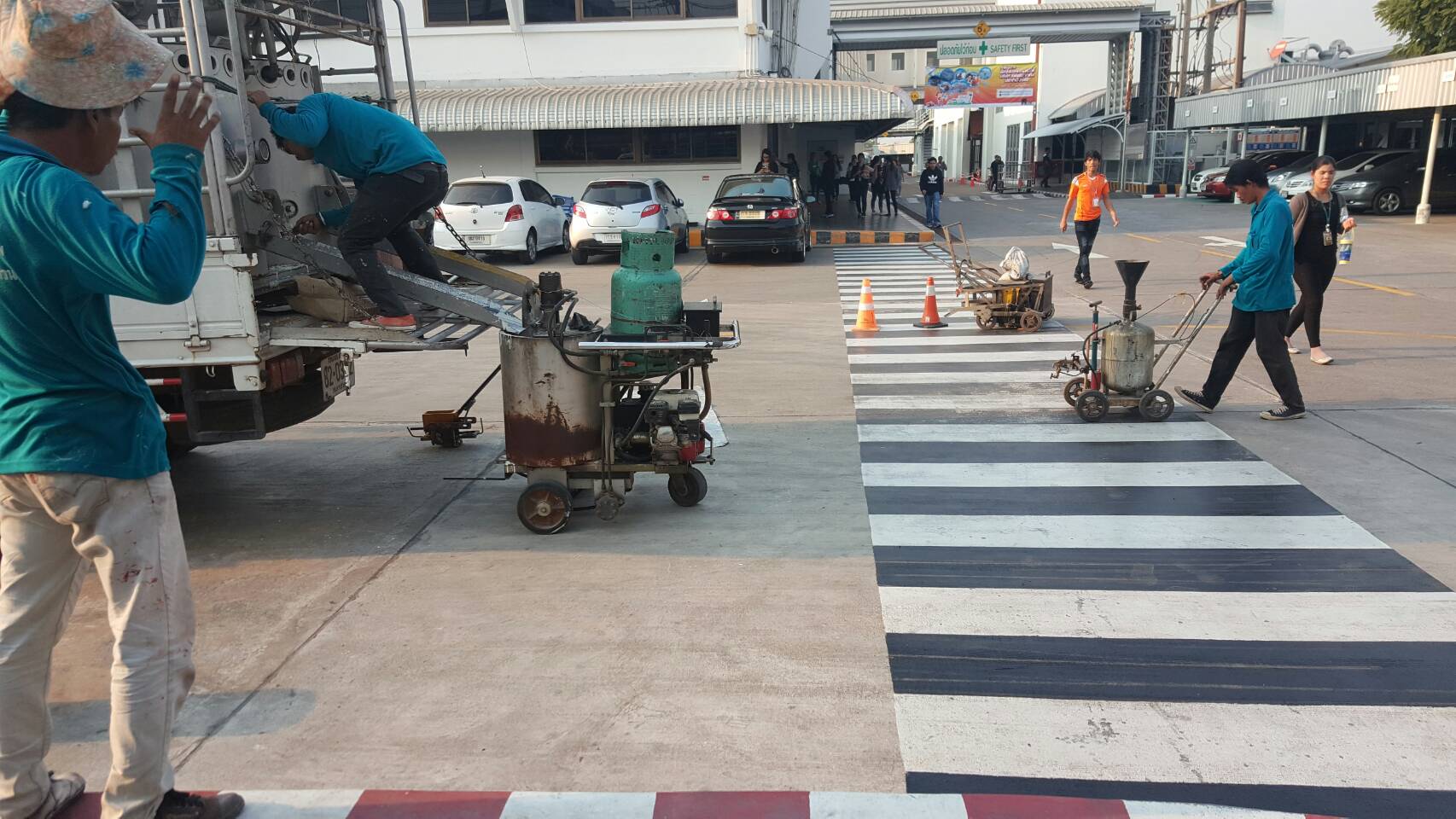 ทางม้าลายภายในโรงงาน