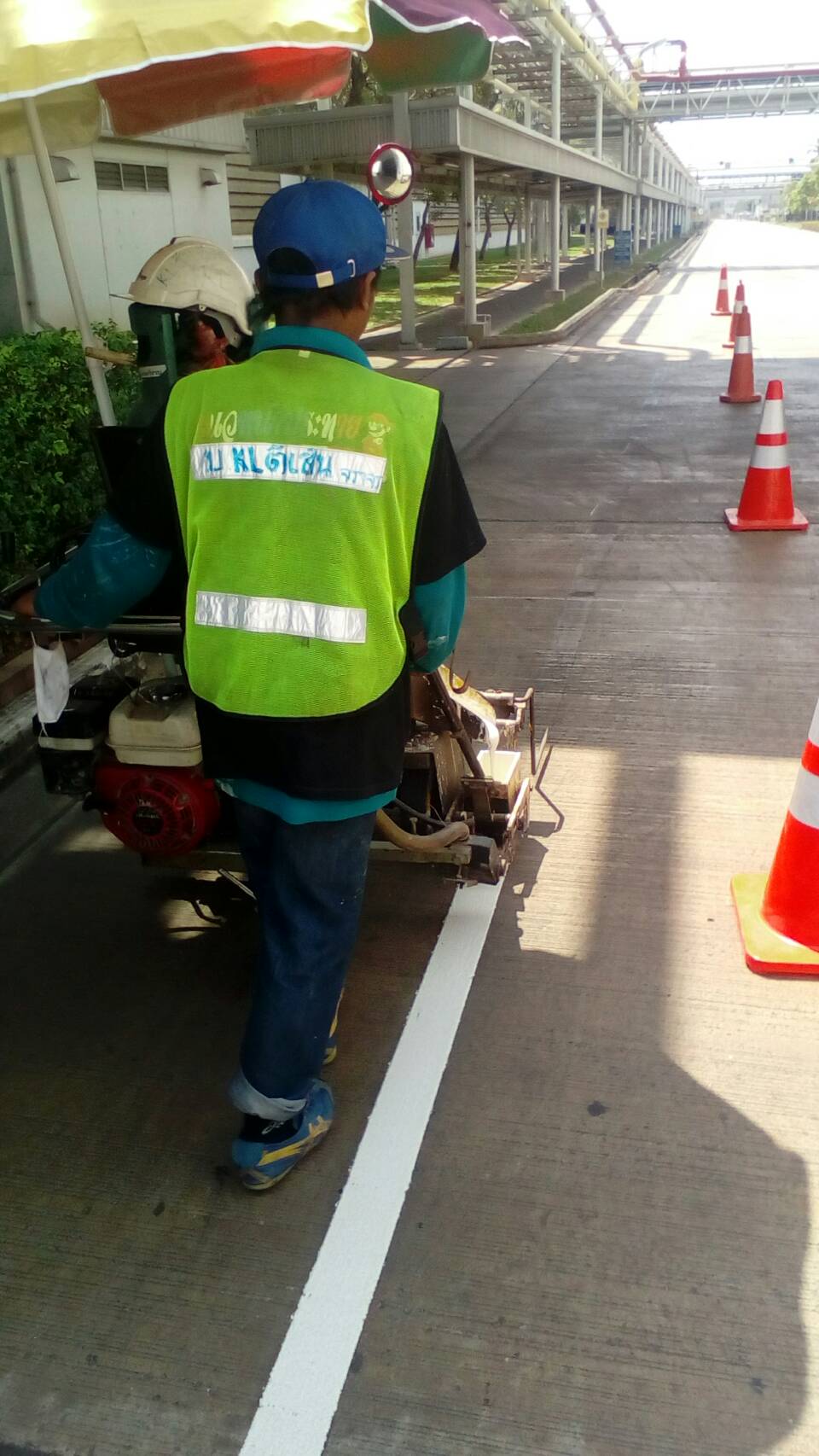 งานตีเส้นจราจรภายในโรงงานนิคมอุตสาหกรรมโรจนะ อยุธยา