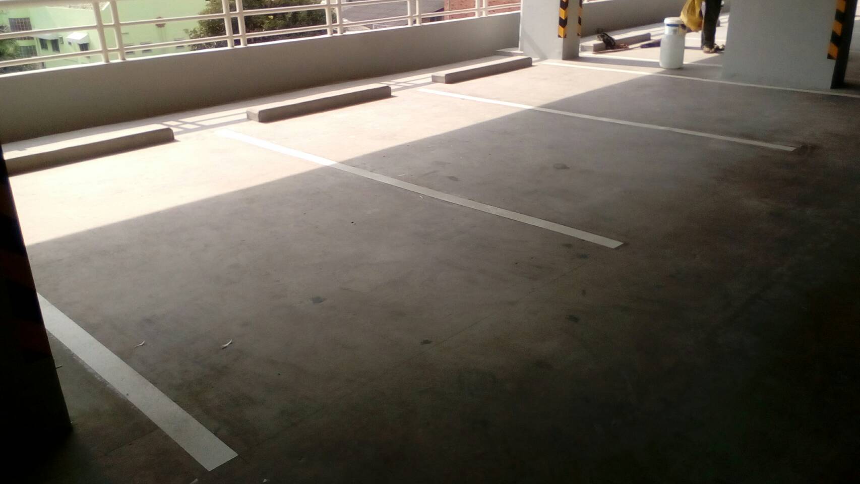 งานตีเส้นลานจอดรถในอาคารงานตีเส้นถนนตีเส้นจราจรสมุทรสาคร กาญจนบุรี ราชบุรี นครปฐม นนทบุรี จ.นนทบุรี