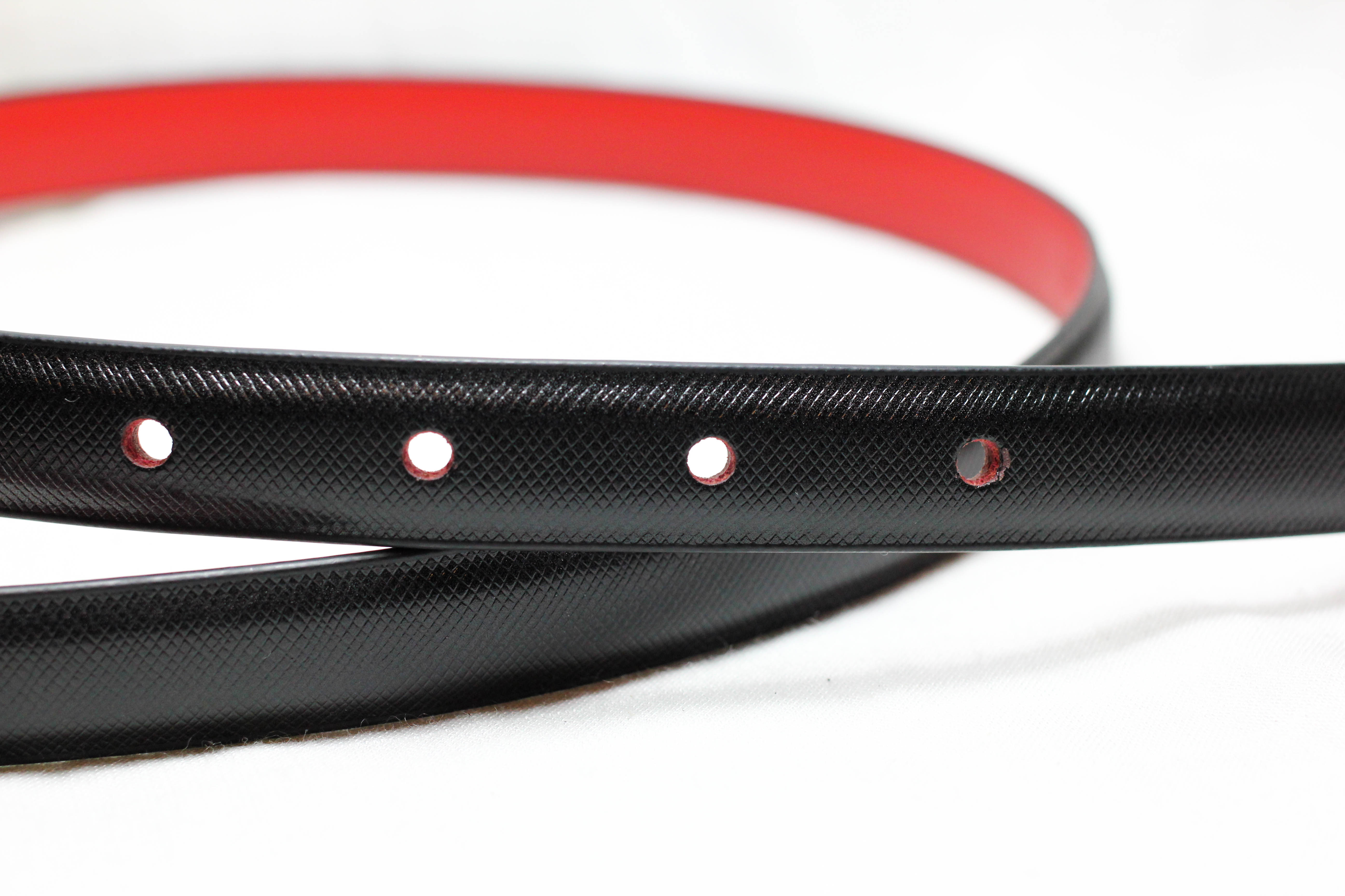 เข็มขัดหนังแท้ผู้หญิง สูง 1.2 ซม. หัวเหล็กสีทอง