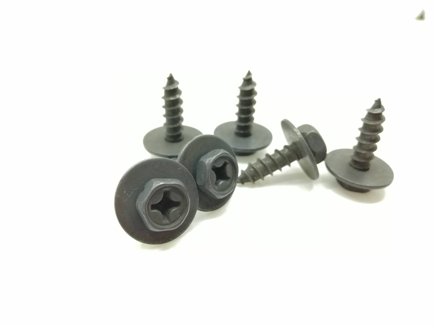 16 ชิ้น M6 x 20 mm สกรูยึดบังโคลน สกรูยึดยางกันโคลนหน้า 90159-60603 Vigo 4x4 , Vigo Prerunner