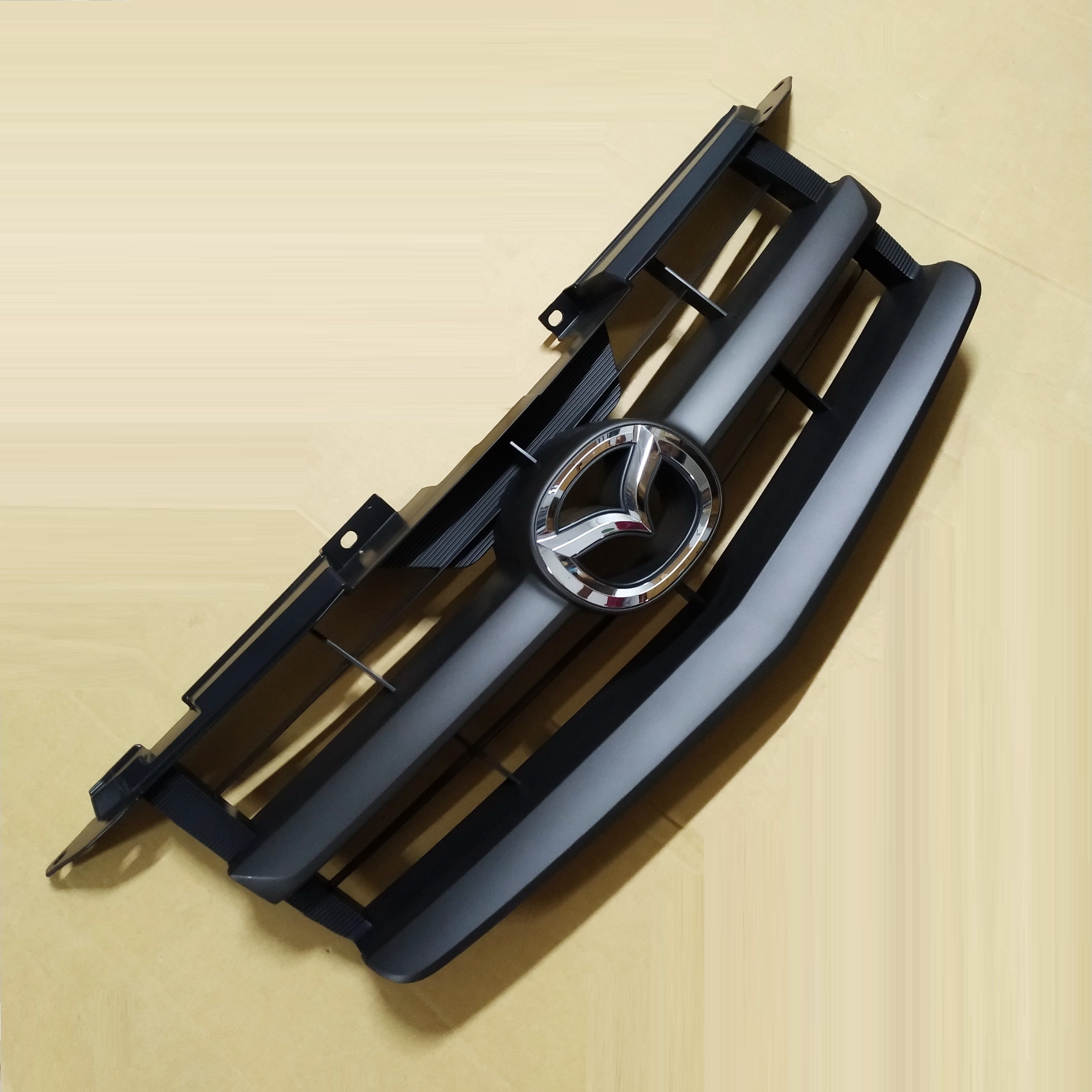 -แท้ศูนย์- หน้ากระจัง MAZDA BT50(บีที50) โฉมที่2 สีดำ(งานไม่ทำสี) พร้อมโลโก้ ปี2008-2011