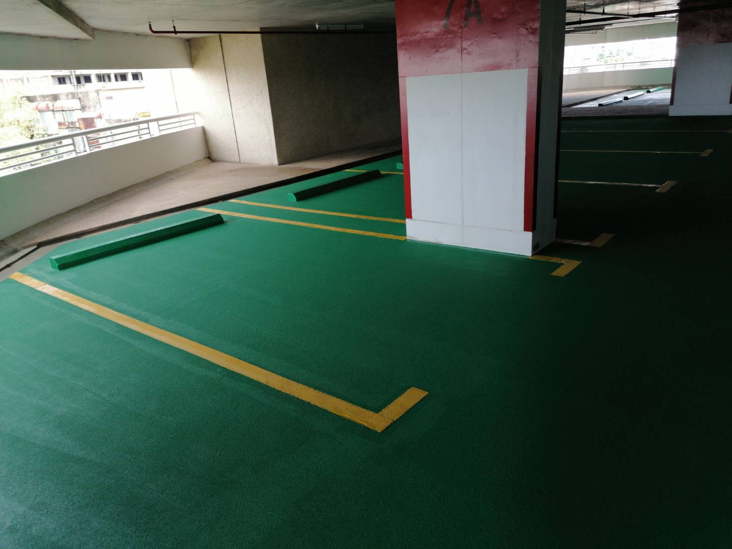 ตีเส้นจราจรช่องจอดรถเส้นทางเดินภายในโรงงานด้วยสีเทอร์โมพลาสติก