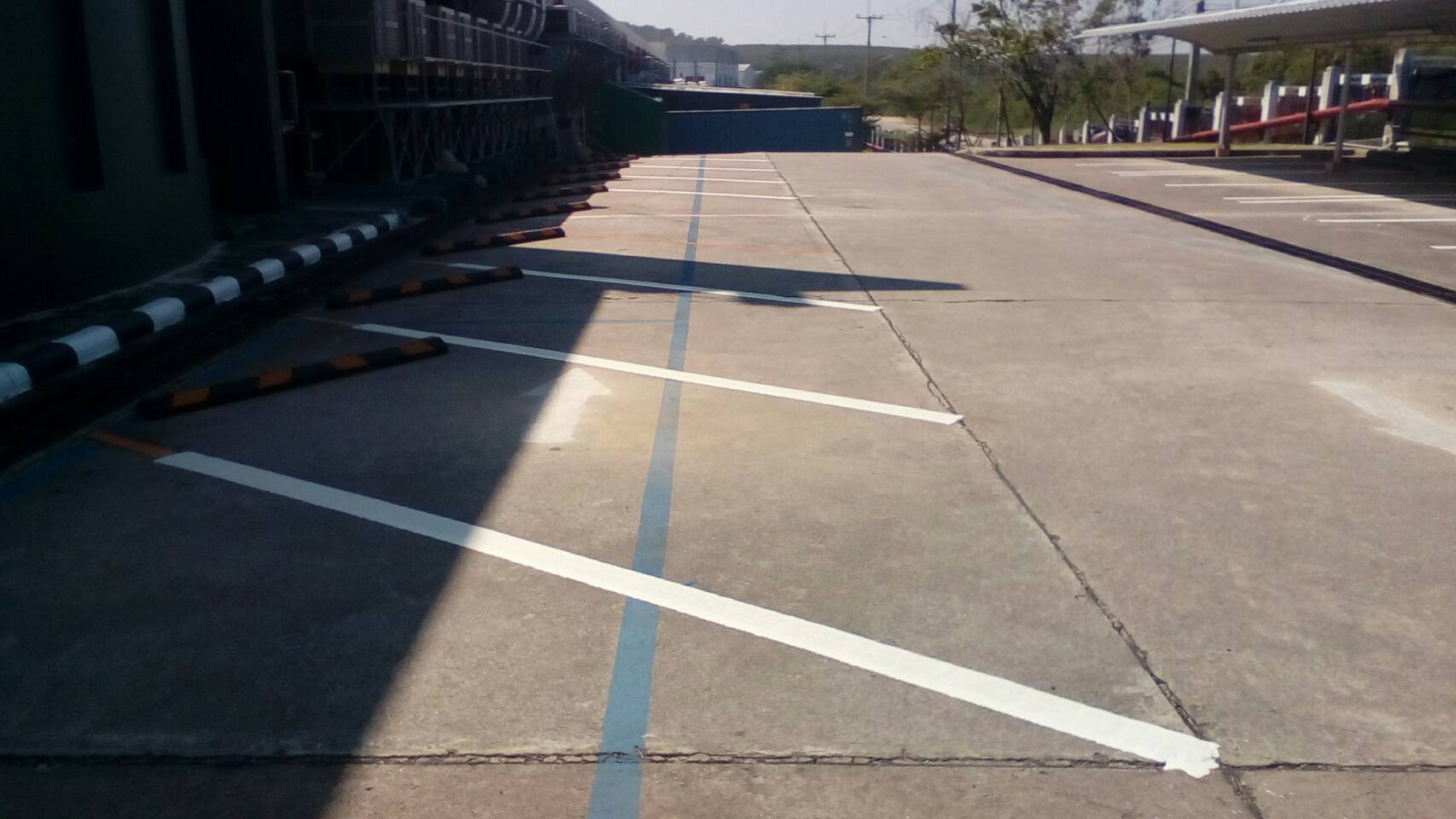 งานตีเส้นด้วยสีเทอรืโมพลาสติก,สีพื้นกันลื่นภายในโรงงาน