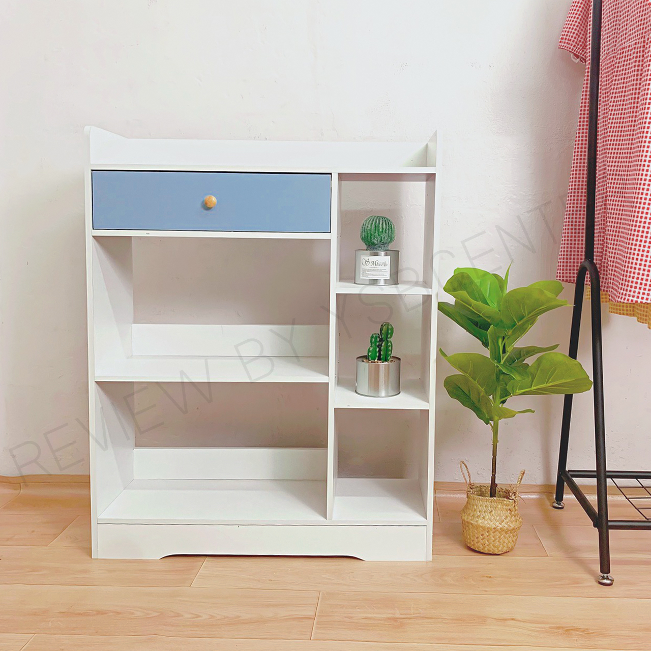 ชั้นวาง ชั้นวางหนังสือ ชั้นวางสไตล์มินิมอล ชั้นกว้างวางของได้เยอะ รับน้ำหนักได้ดี