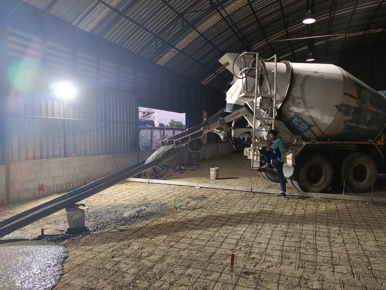 หน้างานซอยแลนด์24 บางนา เทพื้นโรงงาน