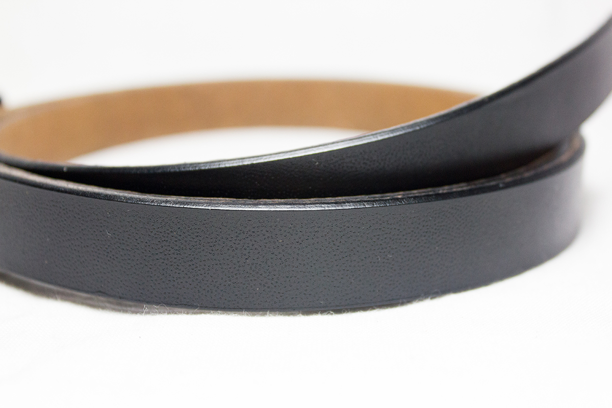 เข็มขัดหนังผู้หญิงเส้นเล็ก หัวเงาดำสายดำ