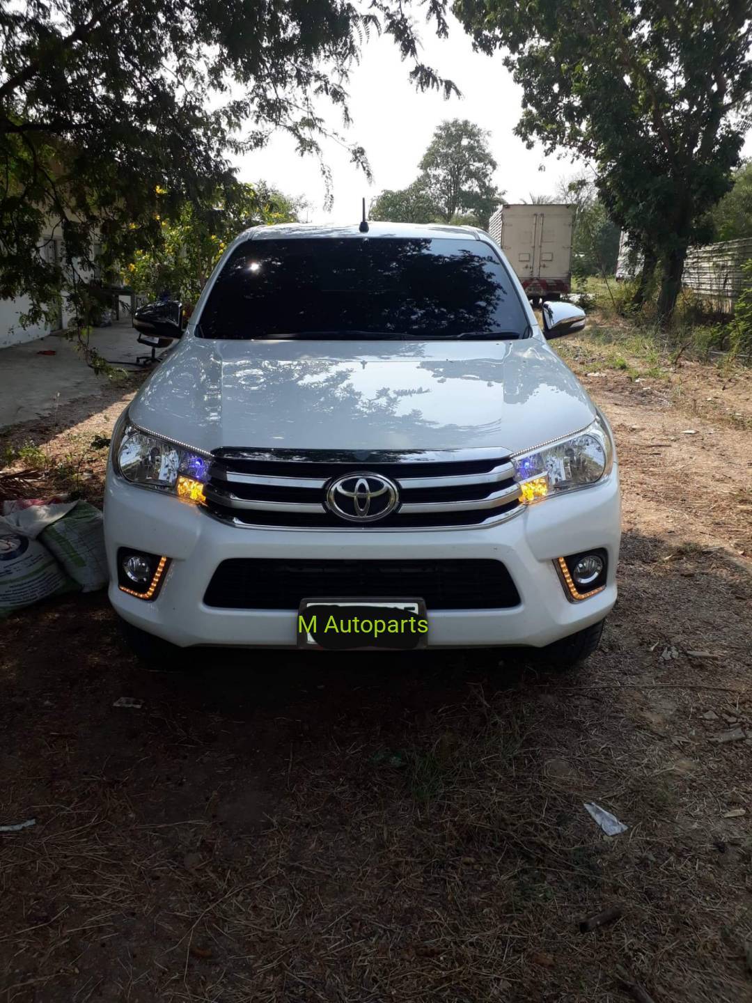 ไฟตัดหมอกรีโว่ โตโยต้า โคม LED ฝาครอบ LED Daylight DRL Toyota Revo 2015 2016 2017 2018 2019 มีไฟเลี้ยวในตัว รับประกัน 3 เดือน