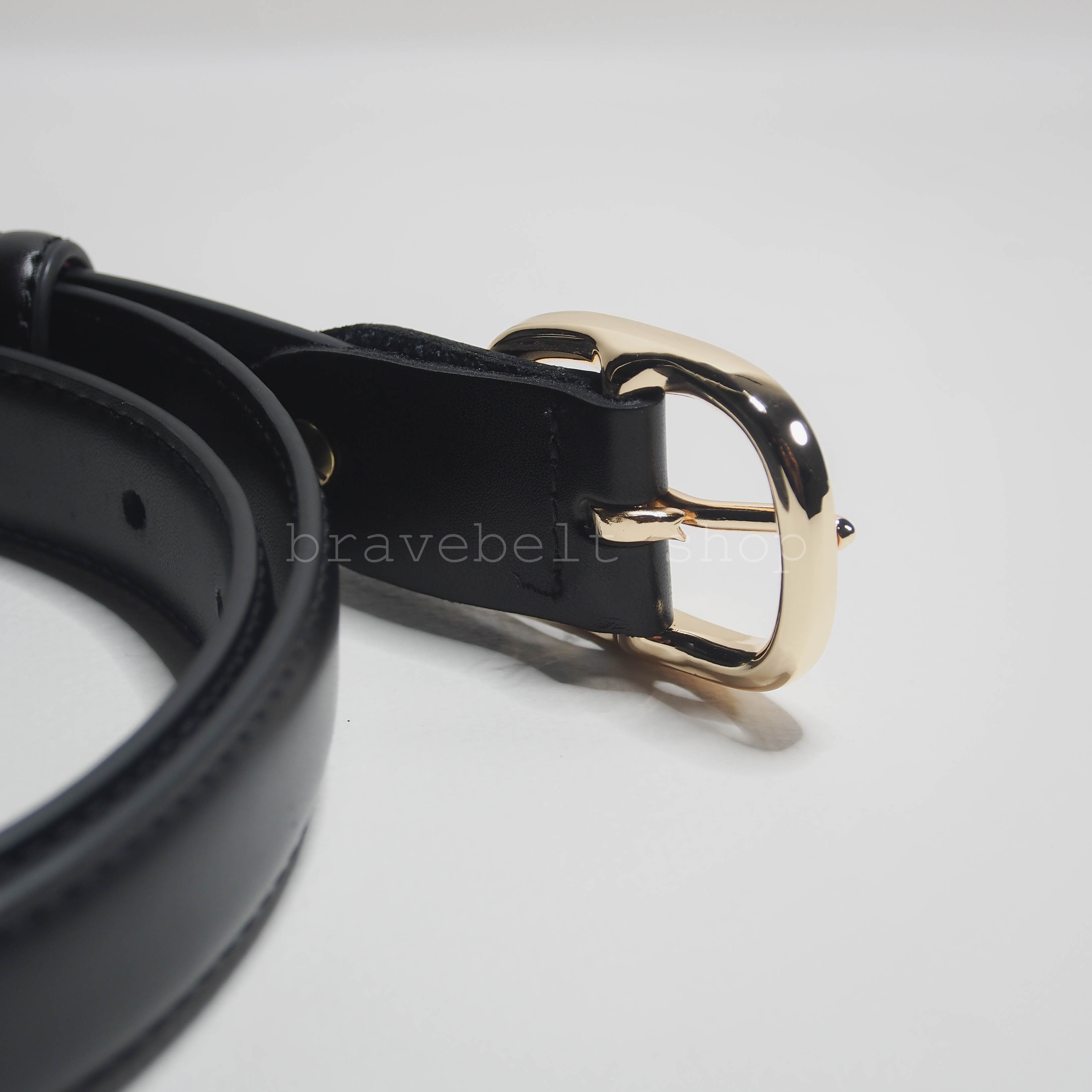 เข็มขัดหนังแฟชั่นผู้หญิงสีดำสวยๆ น่าใส่เป็นอย่างมาก หนังแท้ด้วย