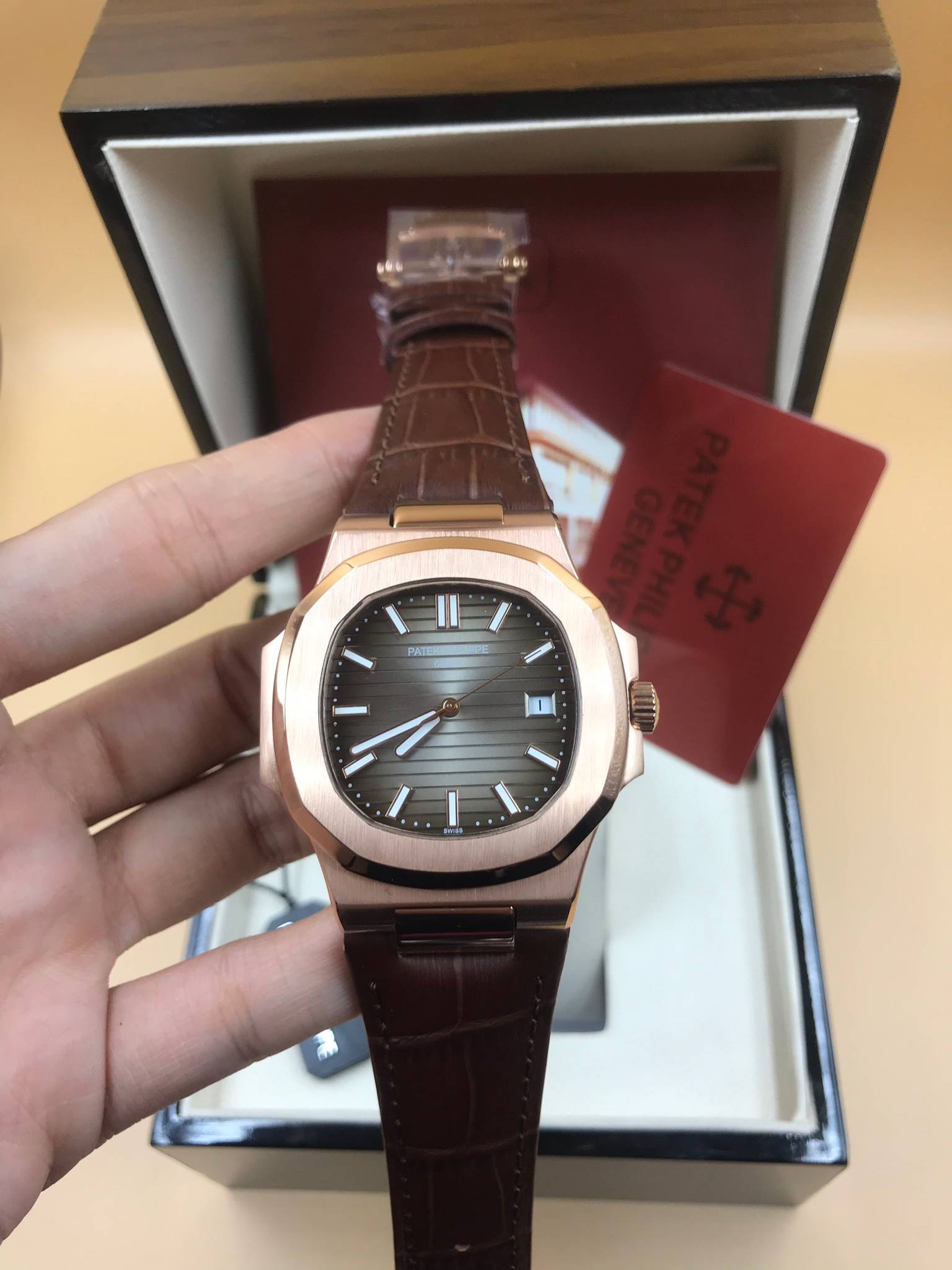 นาฬิกา Patek Philippe รุ่น Nautilus งาน Mirror Swiss