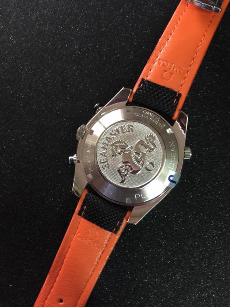 นาฬิกา Omega รุ่น Seamaster Planet Ocean Chronograph สีเงิน สายหนังสีดำขอบส้ม 600M Co-Axial Master Chronometer Basel