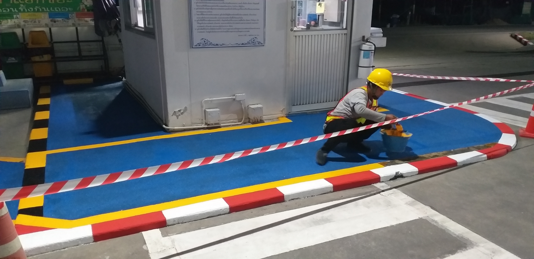งานตีเส้นด้วยสีเทอรืโมพลาสติก,สีพื้นกันลื่นภายในโรงงาน