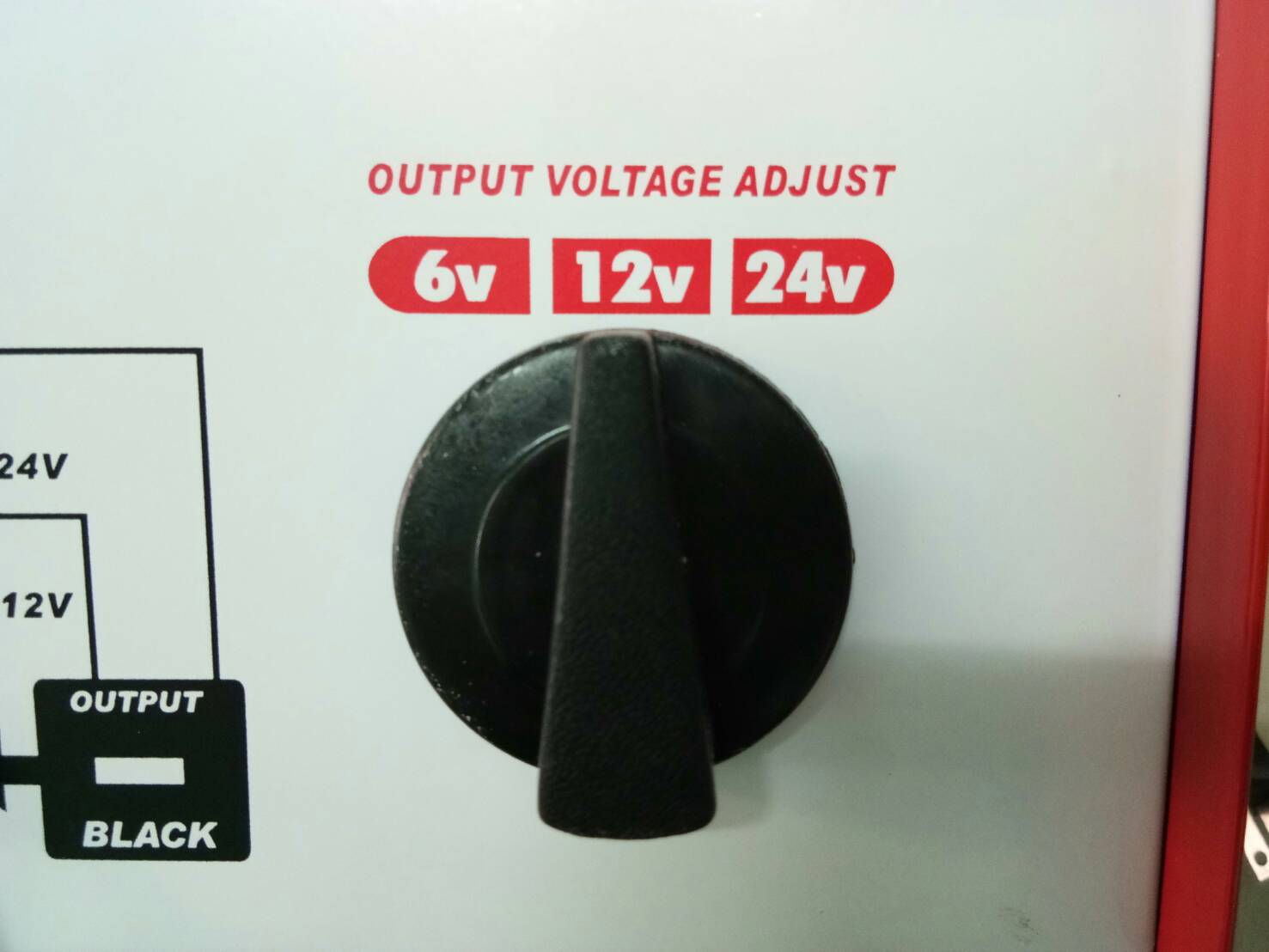 เครื่องชาร์จแบตเตอรี่รถยนต์ LION 6V./12V./24V. 30A ( L241530 )