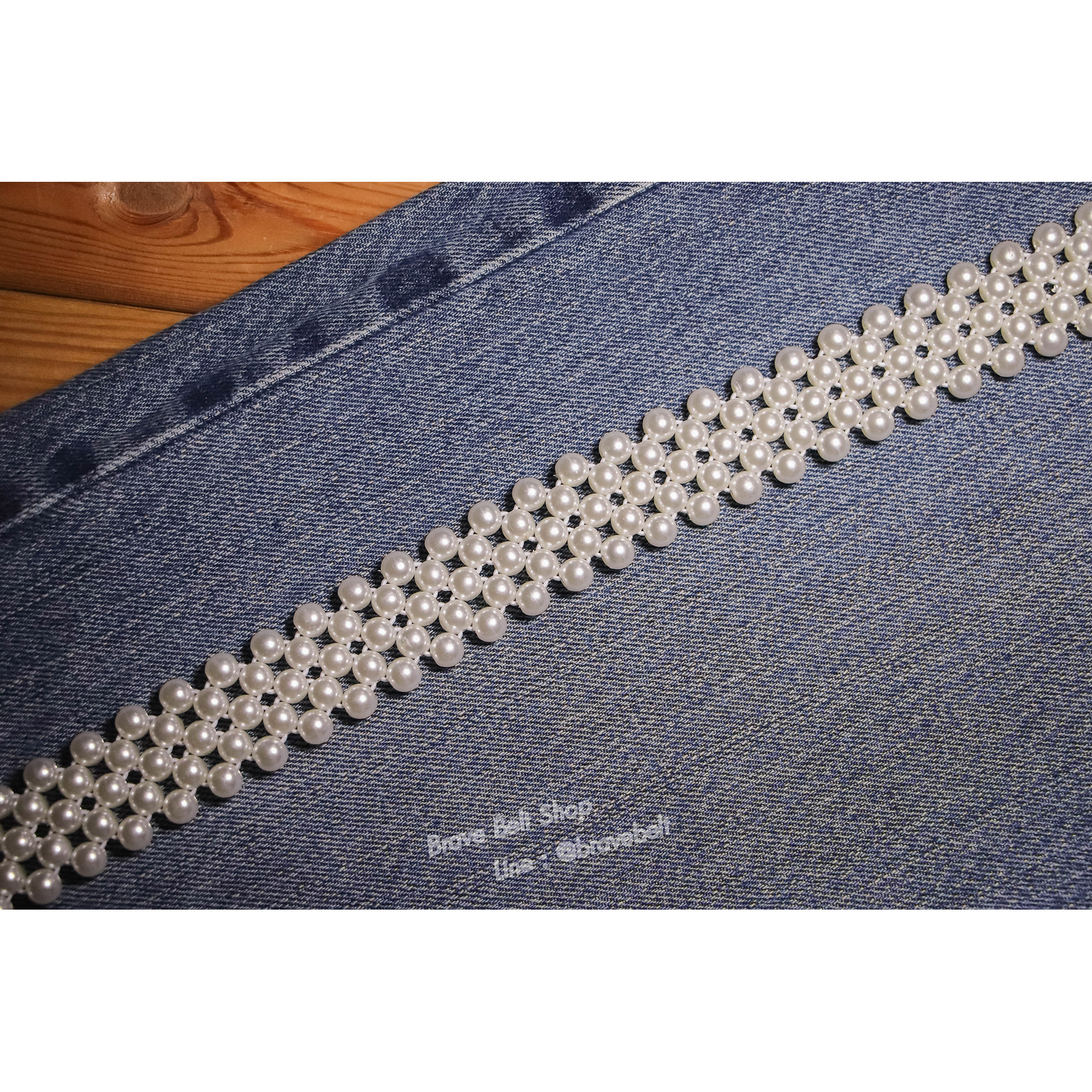 เข็มขัดไข่มุกเส้นใหญ่รูปดาว มีเพชรประดับล้อม