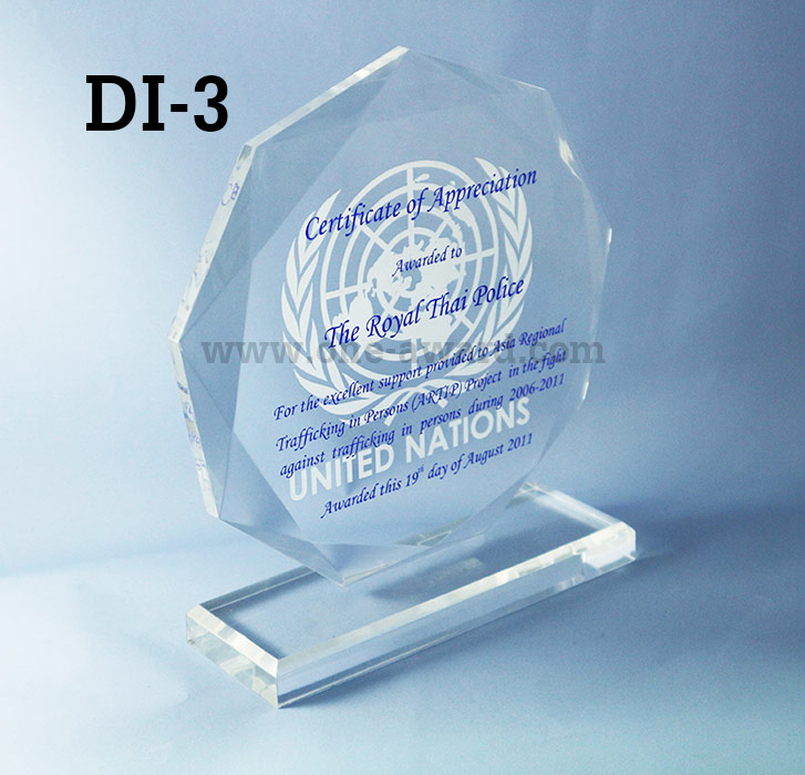 Code: DI-3 โล่อะคริลิค ทรงเก้าเหลี่ยม ความสูงตัวโล่ 5 - 8 นิ้ว ความหนาอะคริลิค 15 มม. พร้อมเลเซอร์ข้อความและโลโก้ ลงสีได้ไม่เกิน 2 สี ***ราคาเริ่มต้นที่ 570 บาท (เมื่อสั่งสินค้า 5 ชิ้นขึ้นไป)***
