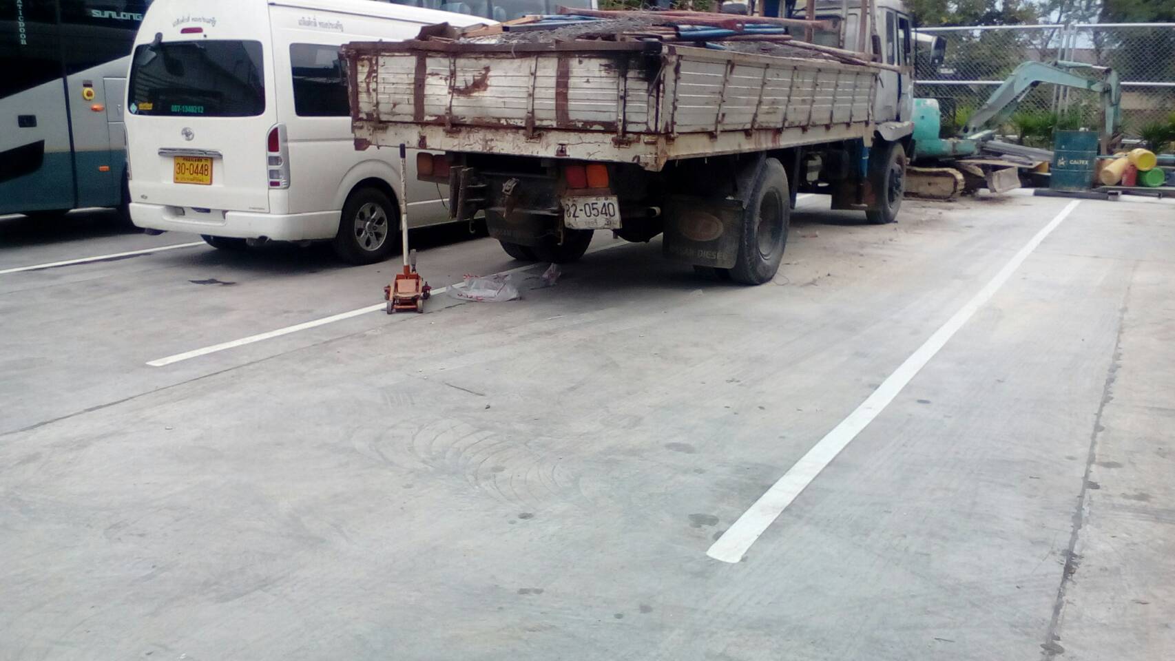 ตีเส้นจราจรสมุทรสาคร กาญจนบุรี ราชบุรี นครปฐม เส้นจราจรภายในโรงงาน