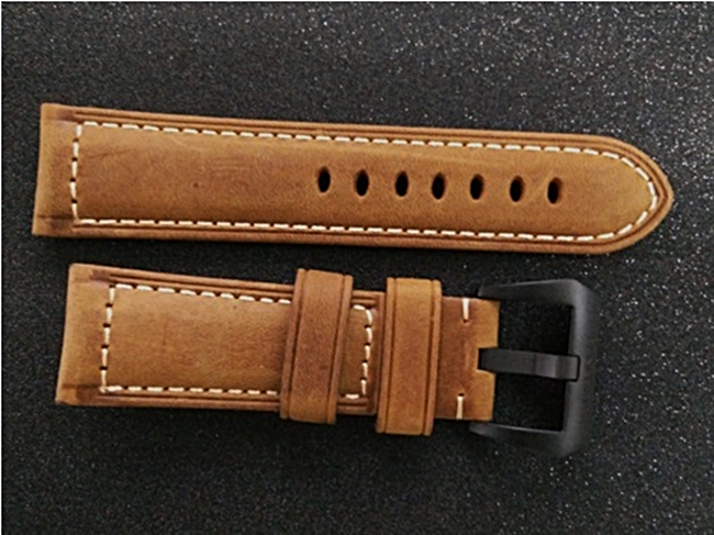 สายนาฬิกา Panerai แบบสายหนังแท้สีน้ำตาล มีปั้มโลโก้ทุกจุด ด้านในสาย และลงเลเซอร์ยี่ห้อชัดเจน