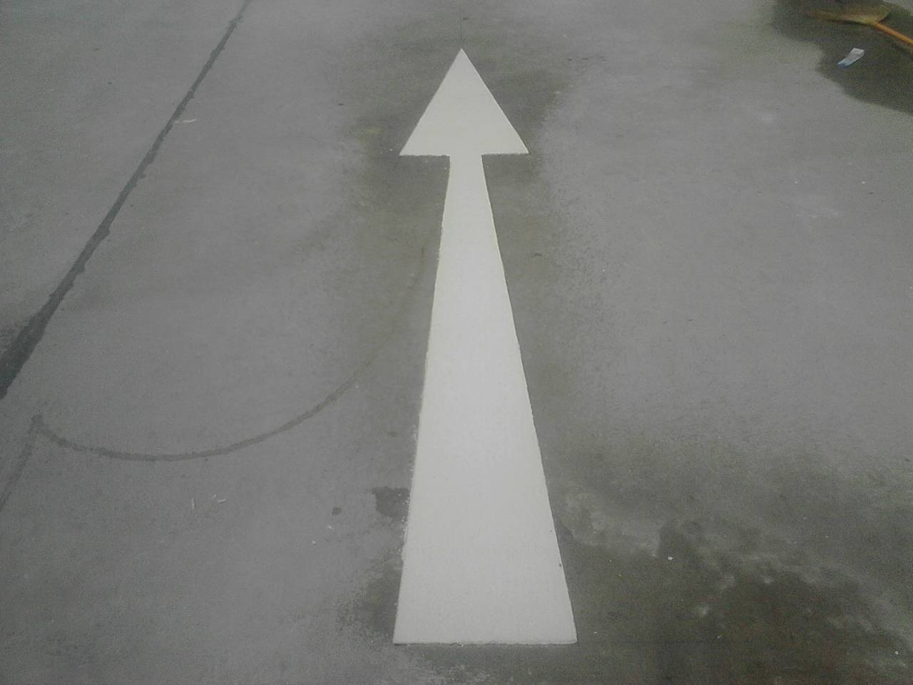 ตีเส้นช่องจอดรถภายในคอนโด กทม