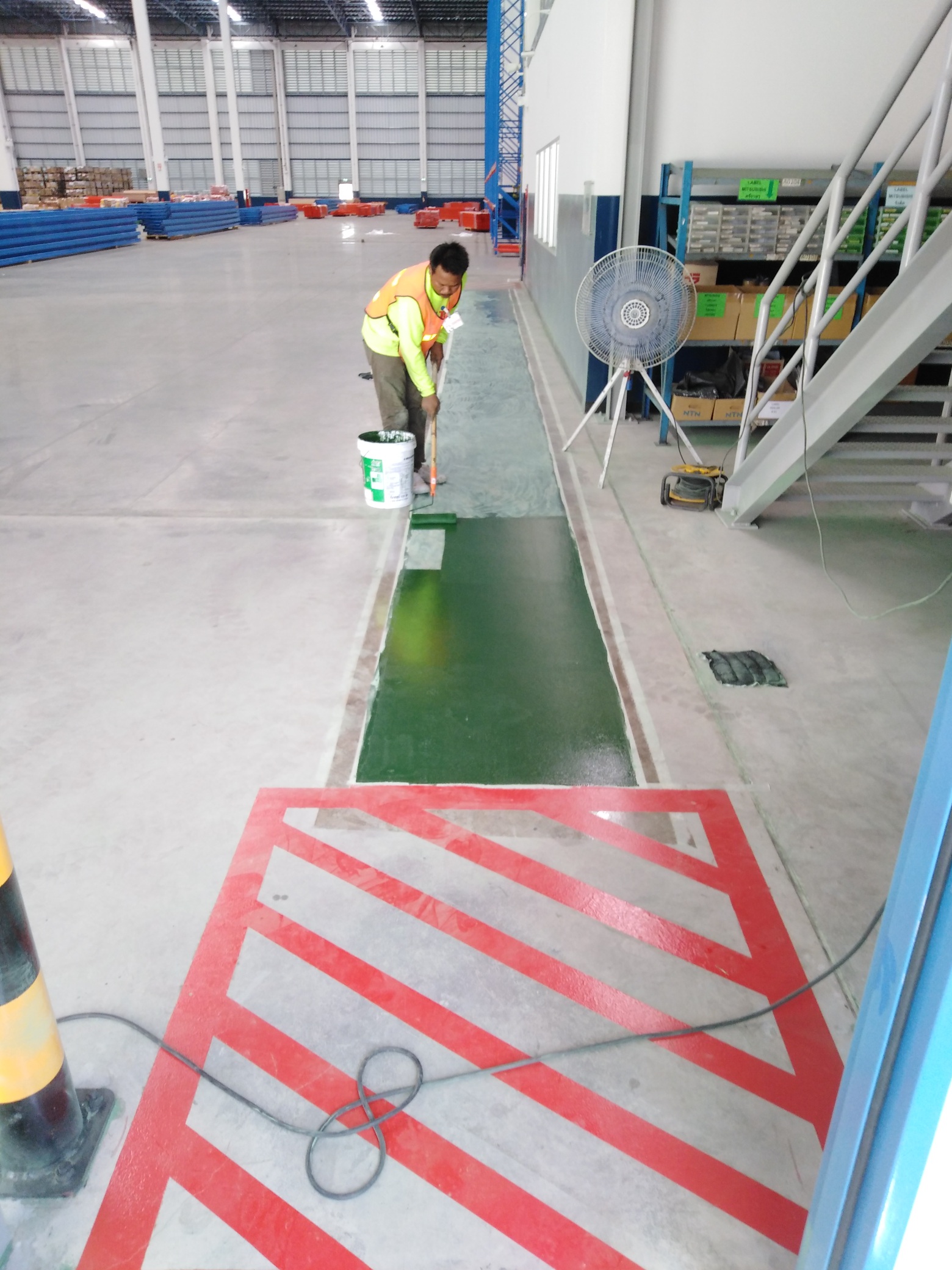 เส้นทางเดินภายในโรงงานราคาตีเส้นทางเดิน