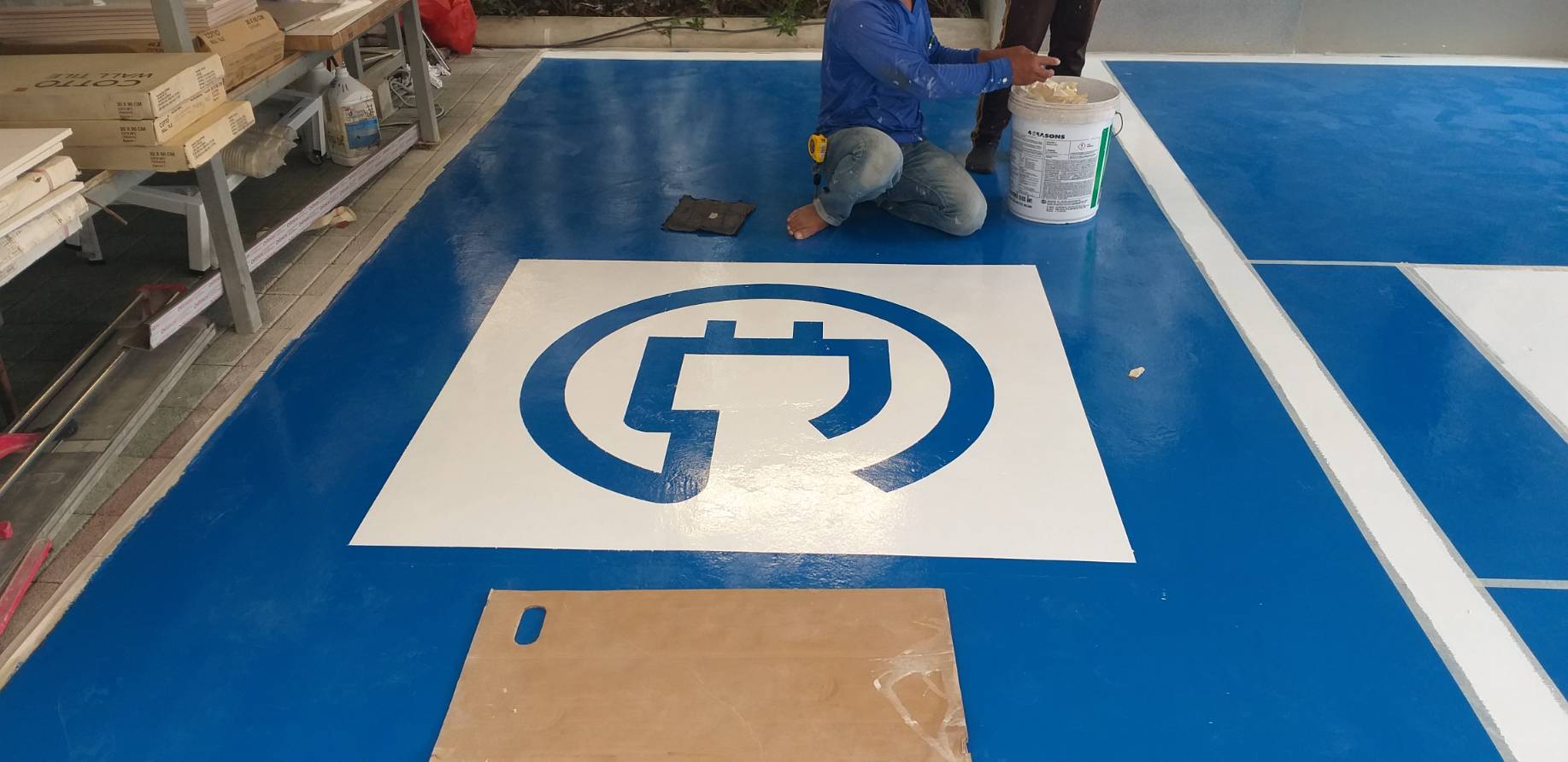 ทาสีช่องจอดรถคนพิการ