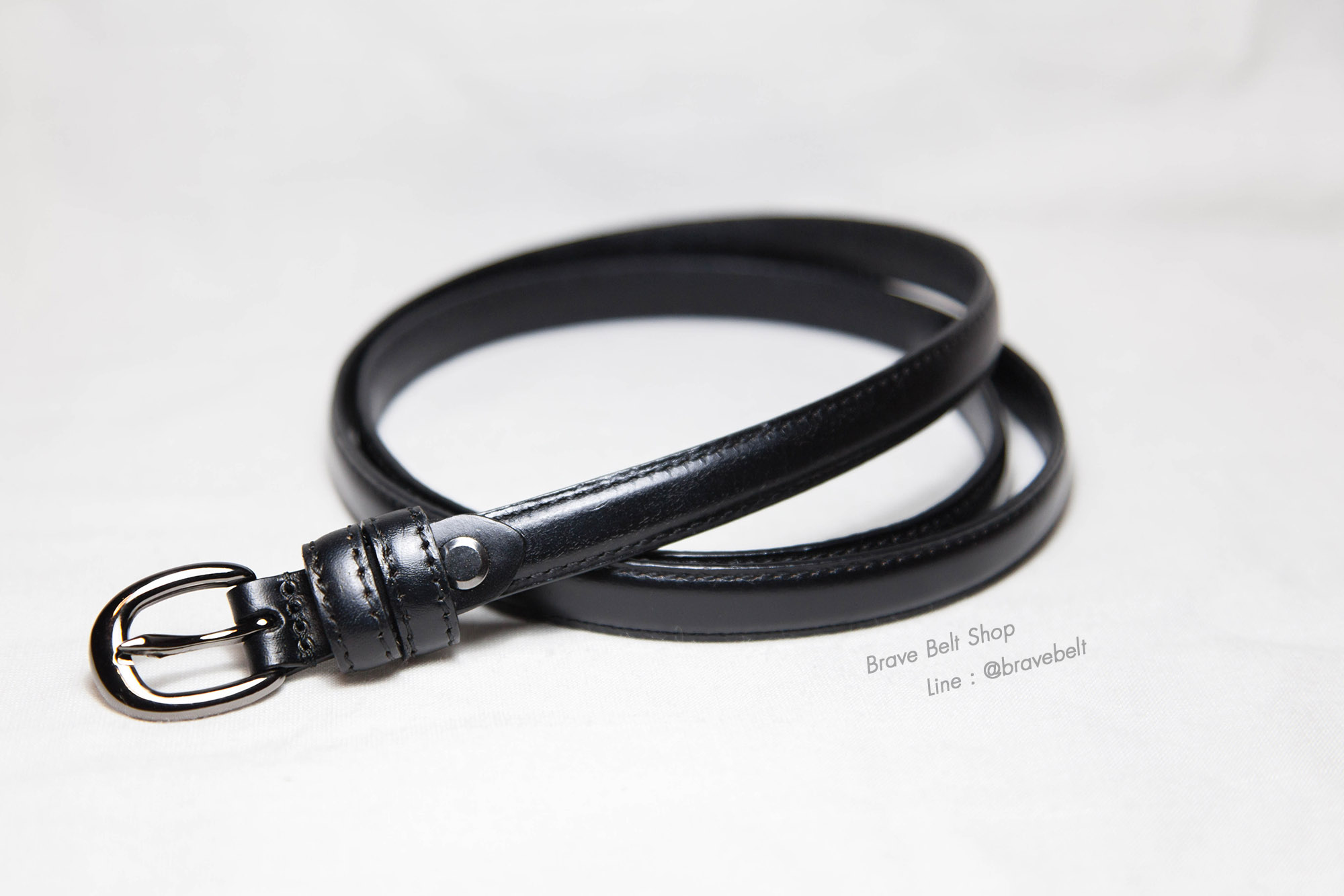 เข็มขัดแฟชั่นเส้นเล็ก หนังแท้สีดำ