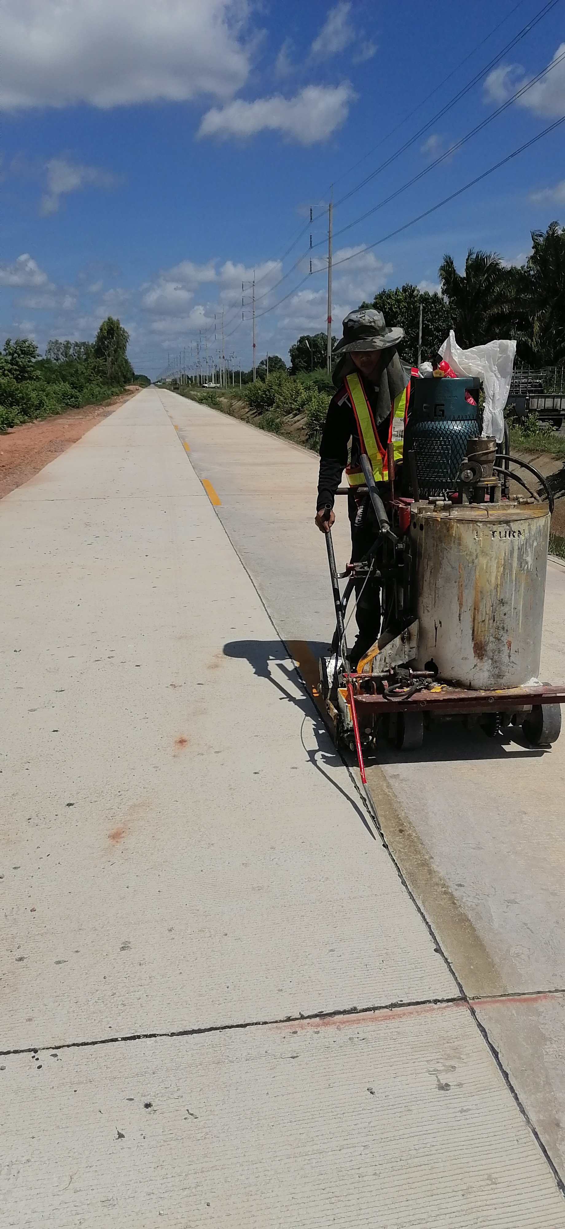 งานตีเส้นจราจรสีเทอร์โมพลาสติก