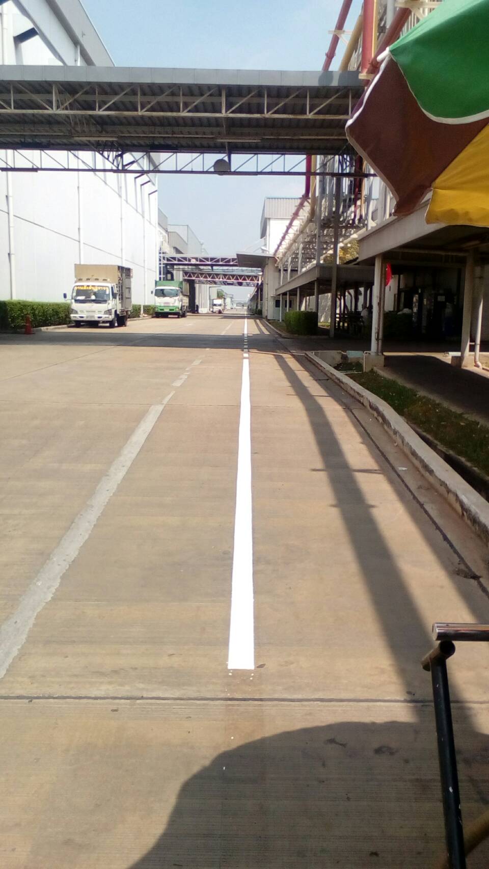 งานตีเส้นจราจรภายในโรงงานนิคมอุตสาหกรรมโรจนะ อยุธยา