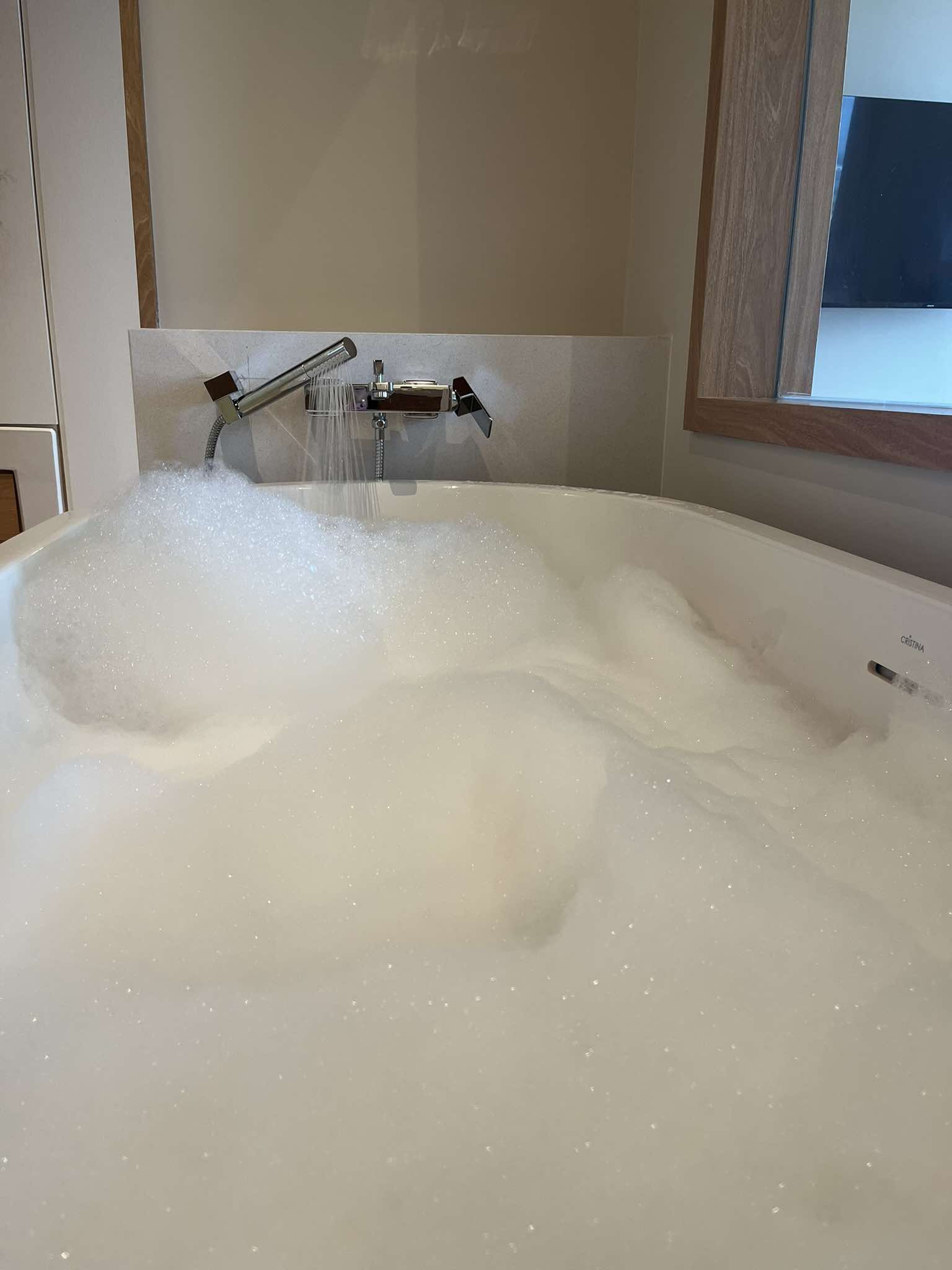 สบู่ทำฟองแบบเจล สูตรเข้มข้น แกลลอน กลิ่นรีแล็กซิ่ง Bubble bath gel-Relaxing (แถมชุดขวดปั๊ม)
