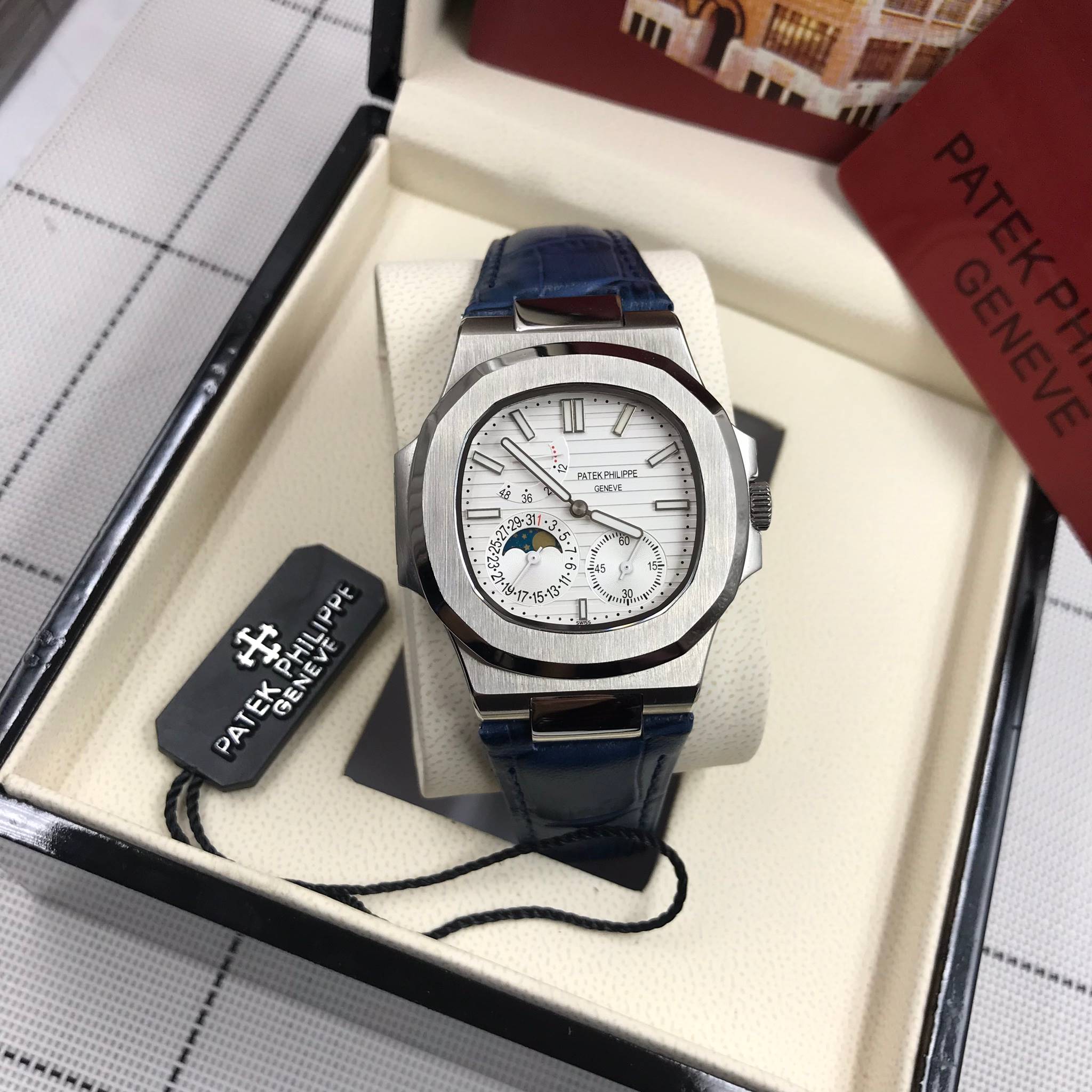 นาฬิกา Patek Philippe รุ่น Men"s Nautilus Power Reserve Moonphase Calendar สายหนังน้ำเงิน