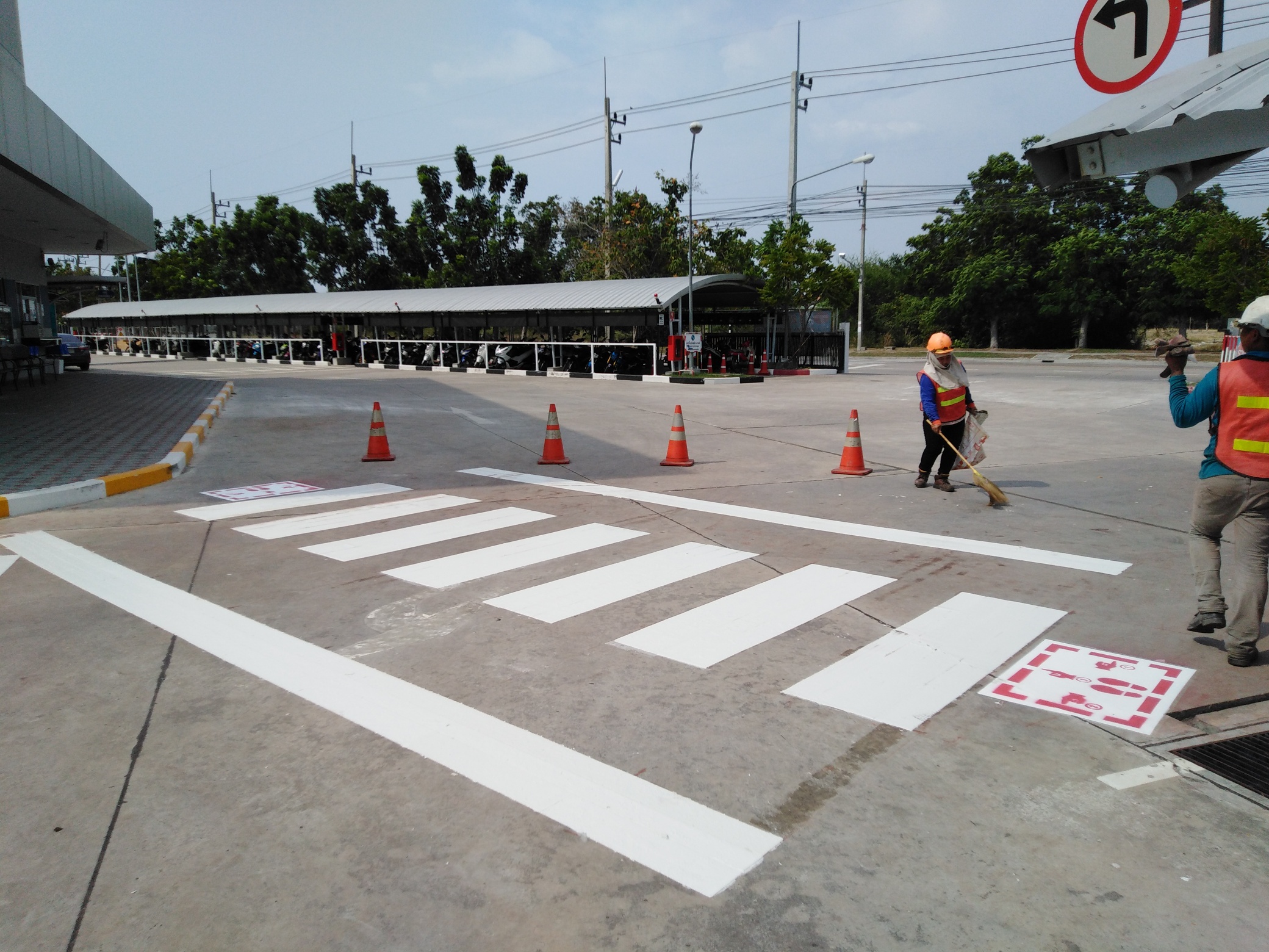 เส้นทางเดินภายในโรงงานราคาตีเส้นทางเดิน