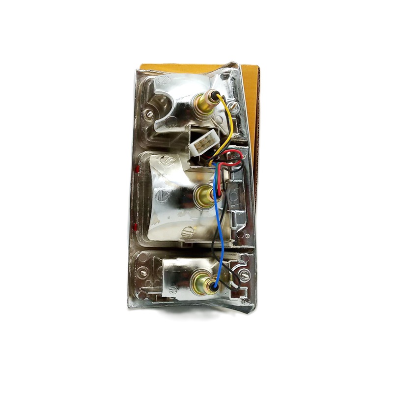 ไฟท้าย ISUZU TFR(มังกร) รุ่นขอบชุบโครเมียม พร้อมขั้ว+หลอด ปี1990-1996 (งานO.E.M ตราเพชรเกรดห้าง) -ราคาต่อดวง-