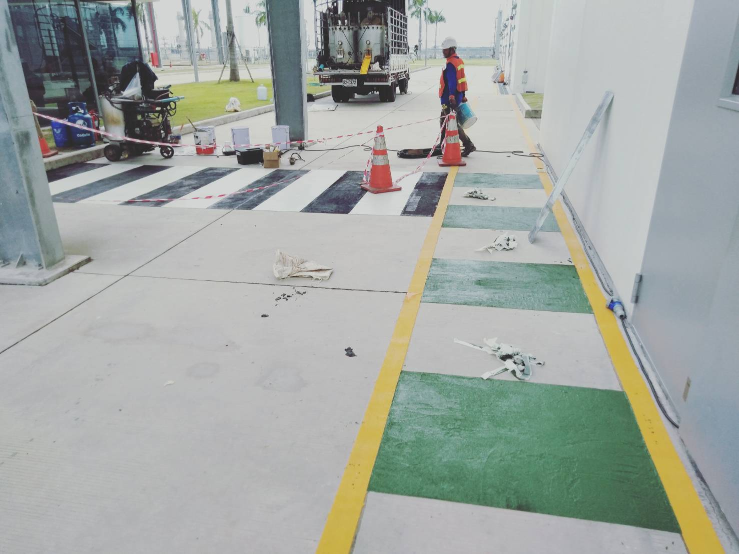 เส้นทางเดินภายในโรงงานราคาตีเส้นทางเดิน