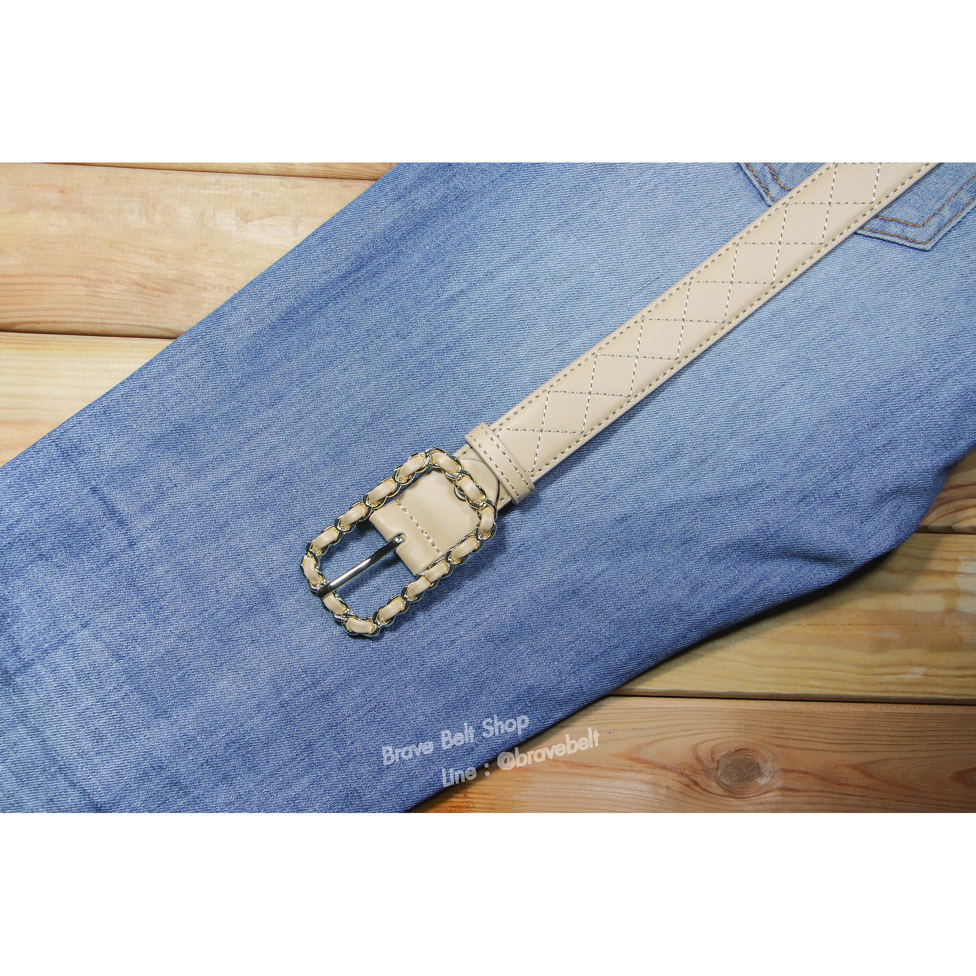 เข็มขัดหนังผู้หญิงสีครีมทรงไฮโซหรูหราน่าใส่