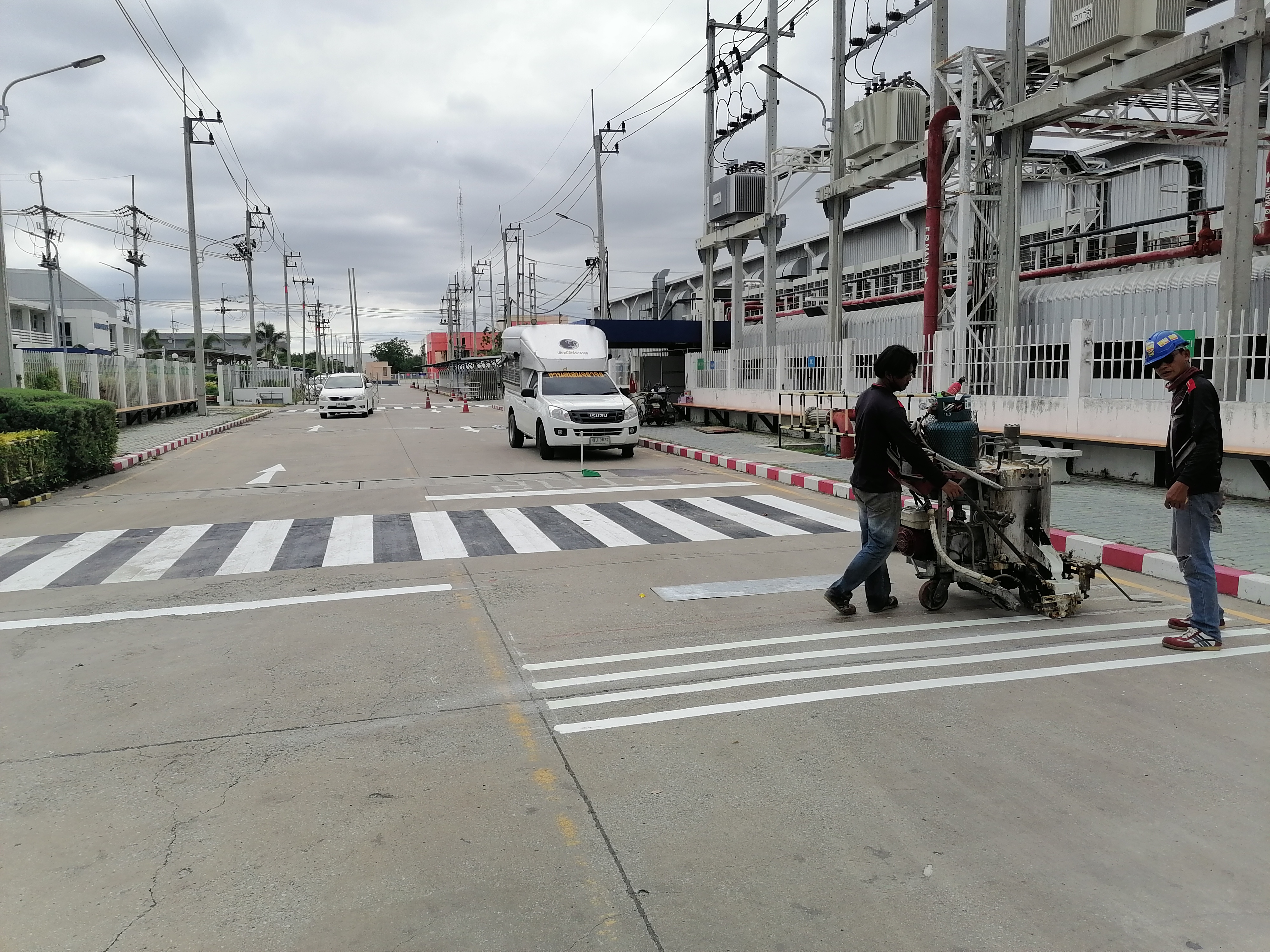 งานตีเส้นทางเดินภายในโรงงาน