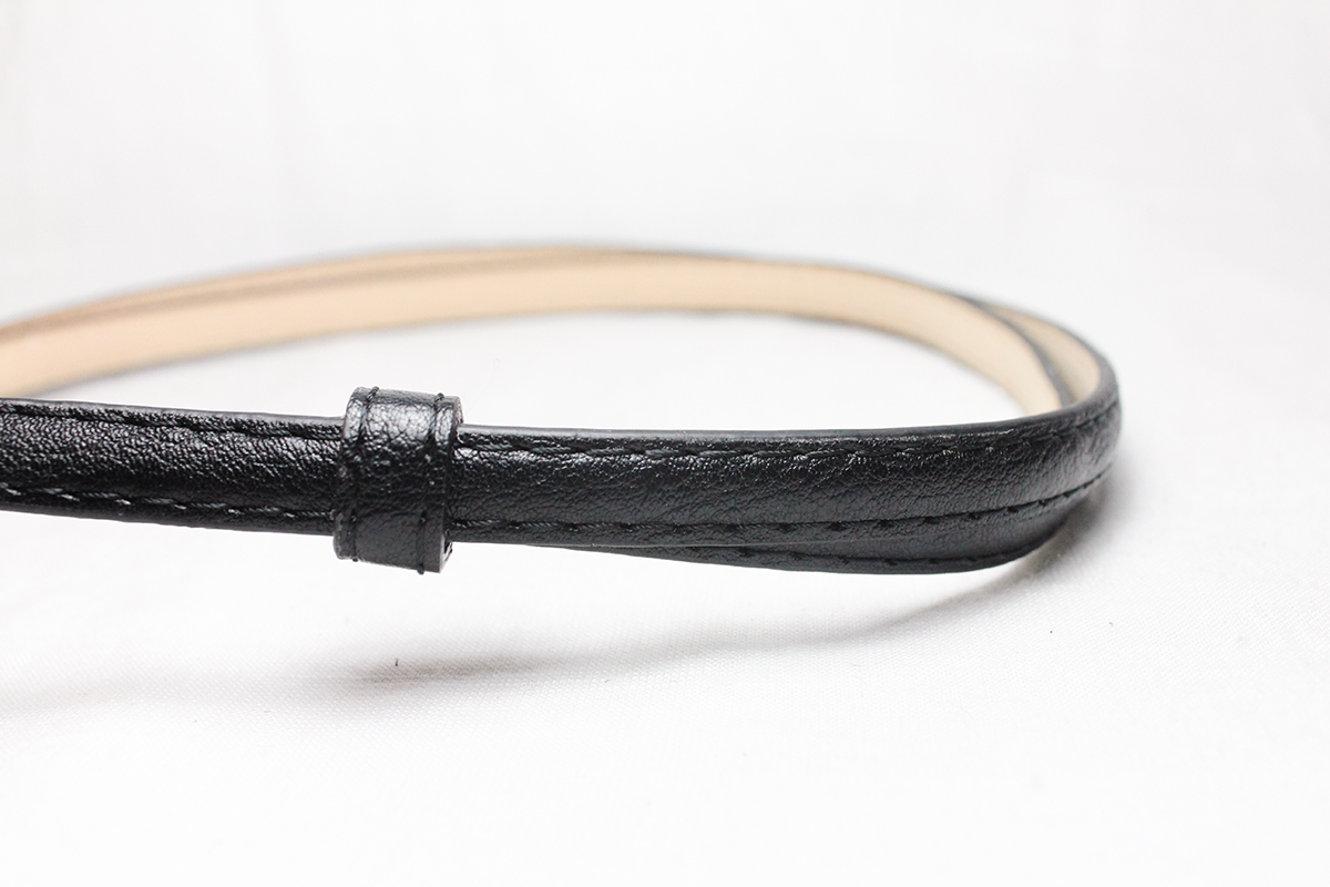 เข็มขัดปรับไซต์ได้ สายดำหัวสีทองทรงเหลี่ยม