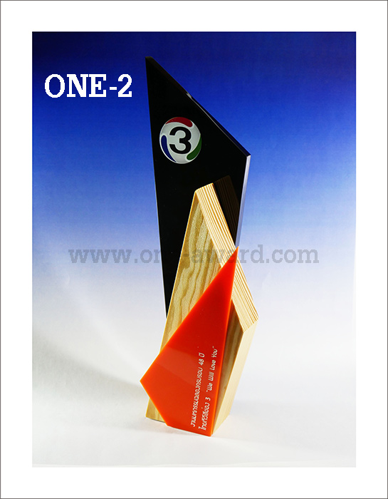 Code: ONE-2 โล่อะคริลิค แบบประกบ ไม่มีฐาน Modern Design มี 2 ไซส์ สูง 10 นิ้ว และ 12 นิ้ว เริ่มต้น 1,100 บาท (สูง 10 นิ้ว สั่ง 5 ชุด++)