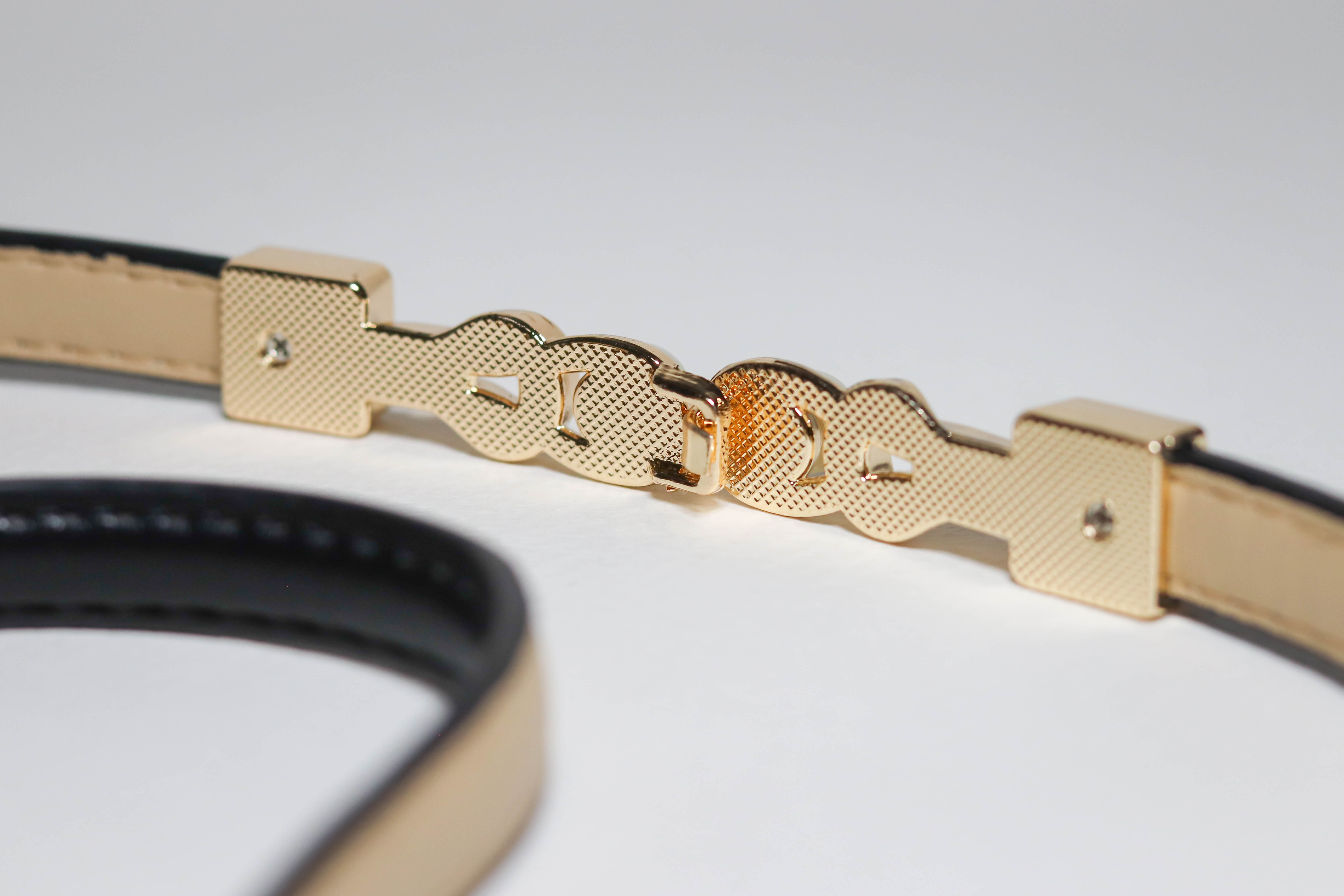 เข็มขัดหนังผู้หญิงสีดำแบบปรับสายเข็มขัดได้ สวบมาก