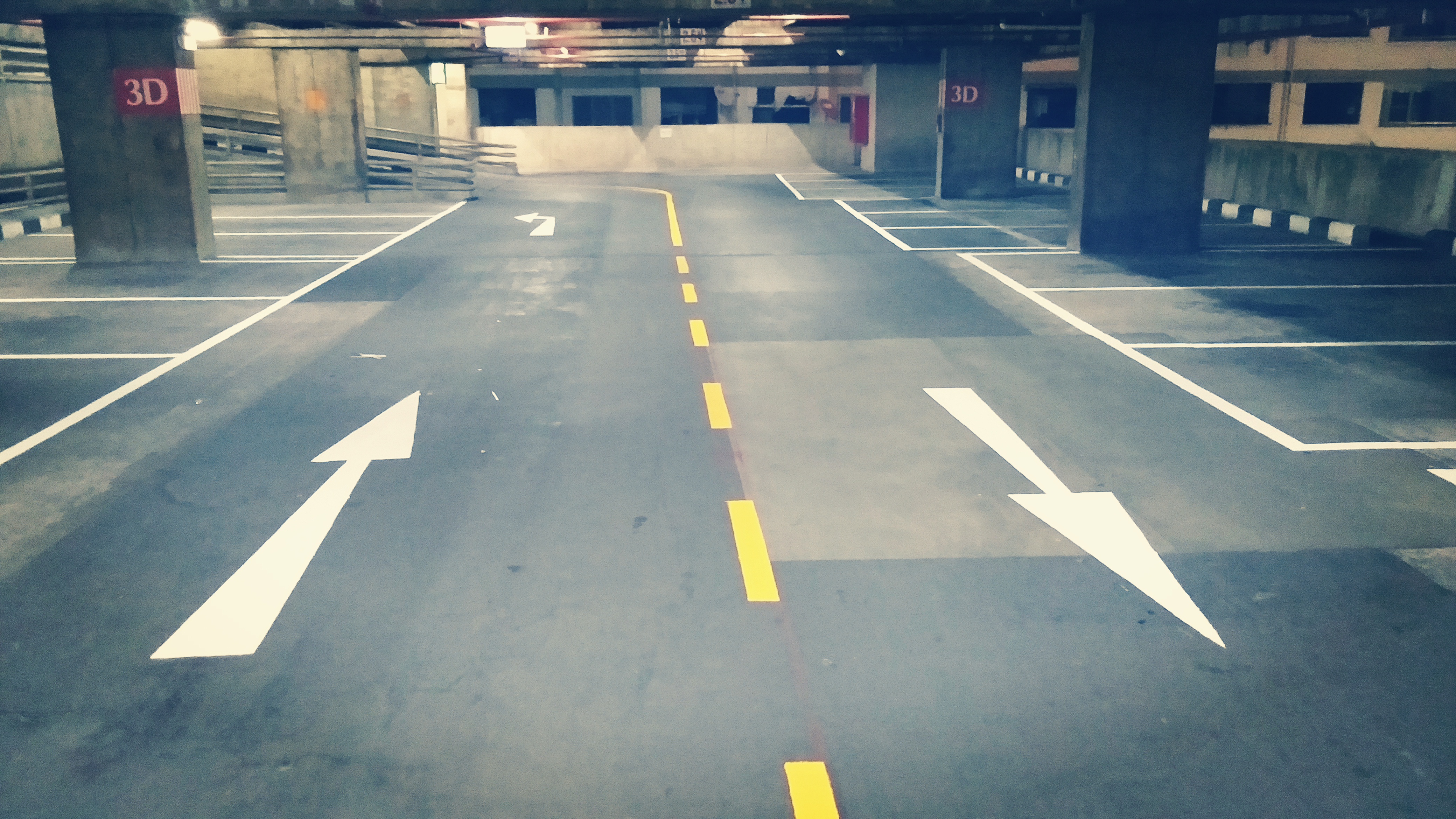 ตีเส้นช่องจอดรถในคอนโด,อาคารจอดรถ