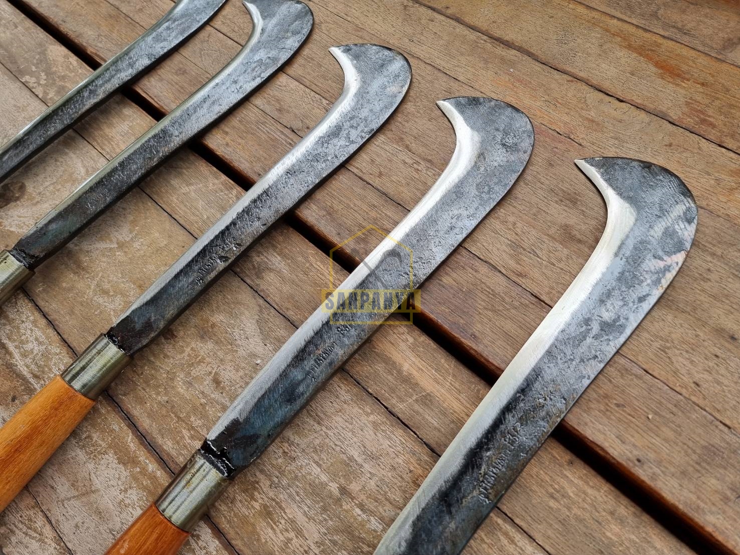 มีดขอนกเหล็กแหนบ ด้ามไม้ (มีดก๋อยด้ามไม้)